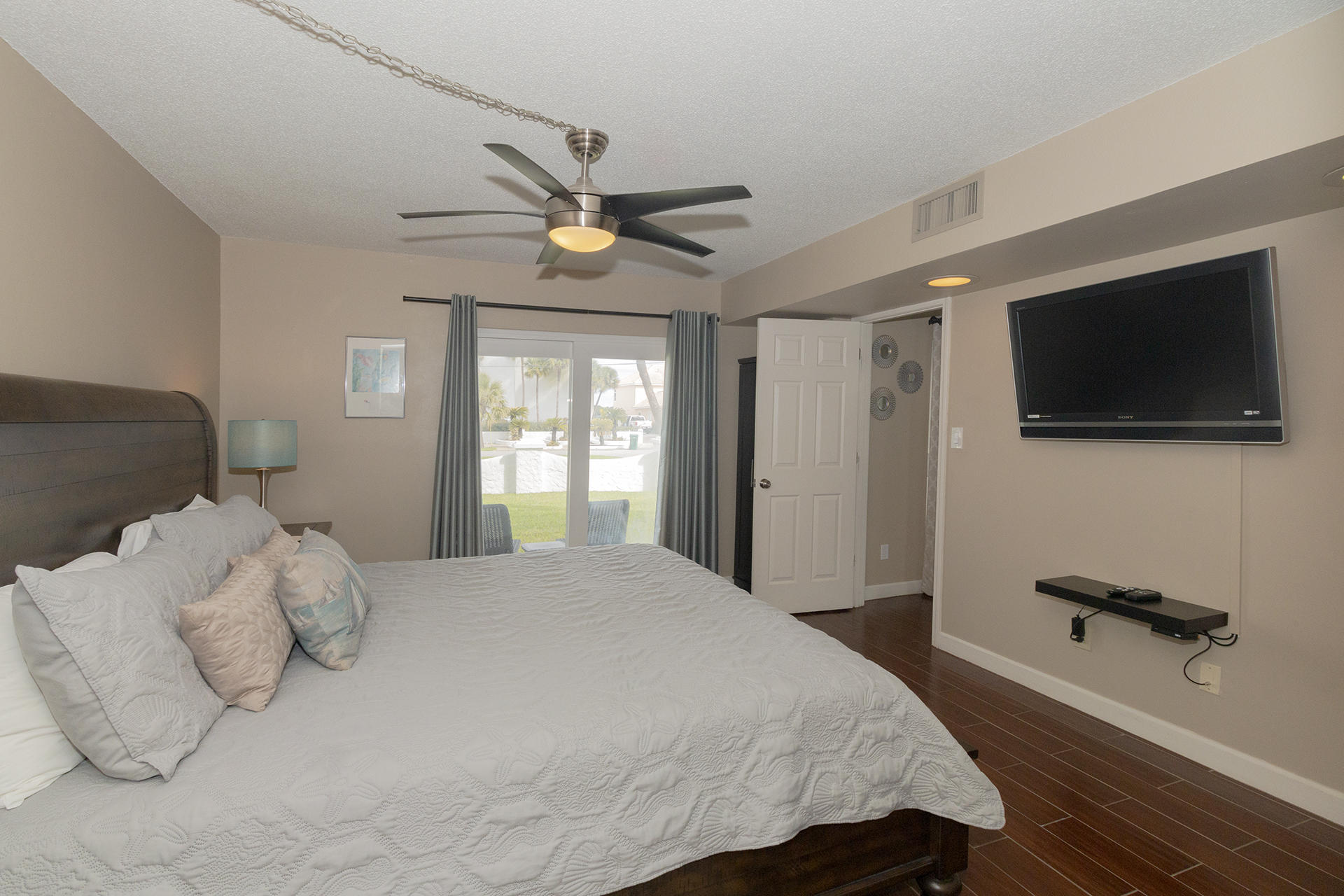 EL MATADOR CONDO - Residential