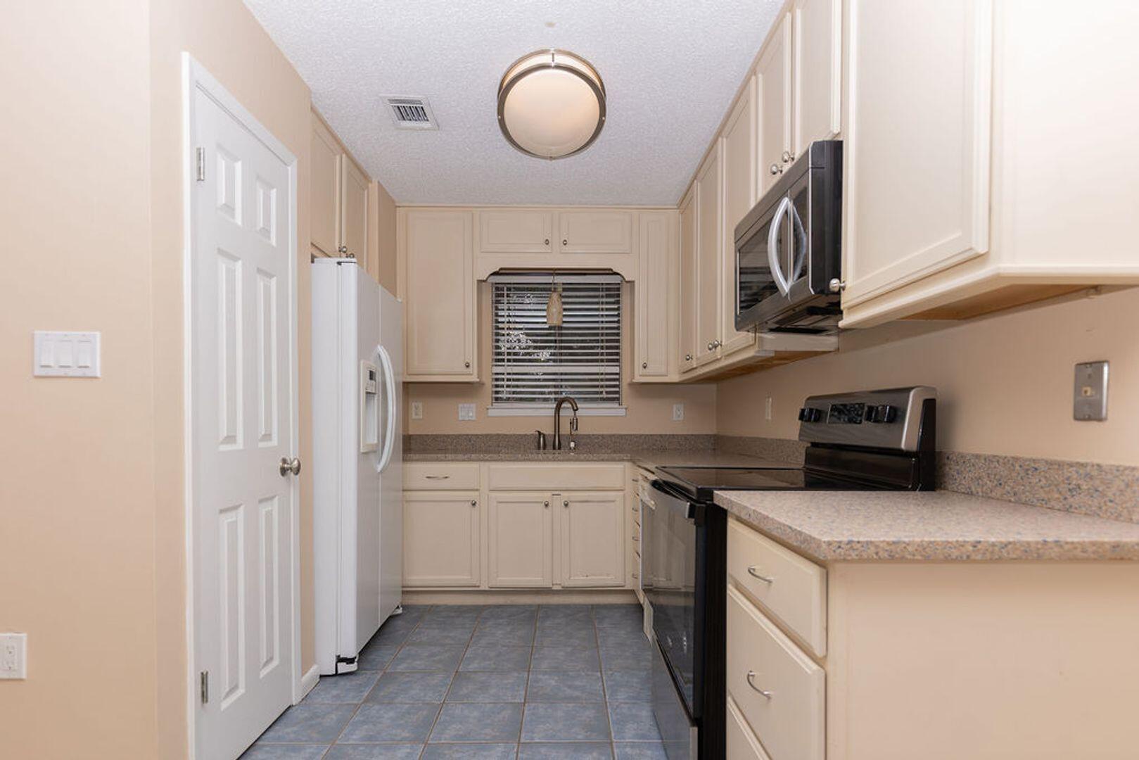 PORT DIXIE - Residential Lease