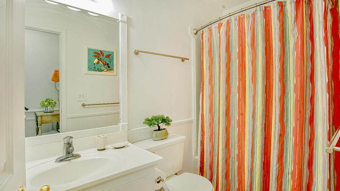 LEEWARD CONDO 2 - Residential