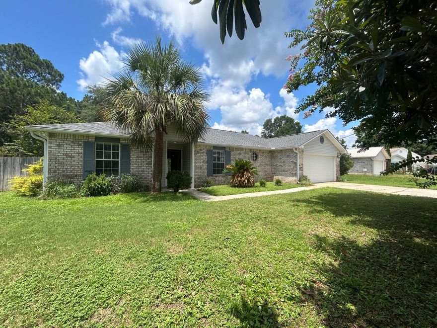THIS 3 BEDROOM, 2 BATHROOM HOME HAS A GREAT FLOOR PLAN WITH SPLIT BEDROOMS, SPACIOUS MASTER SUITE WITH GARDEN TUB, & LARGE UTILITY ROOM. CUSTOM BUILT SHOP FOR ADDED STORAGE OR WOOD WORKING.