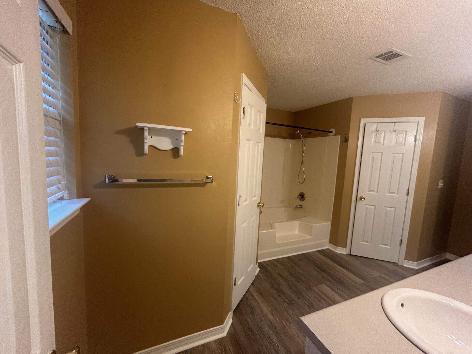 COUNTRYVIEW ESTATES 4TH ADDN PH 6 - Residential Lease