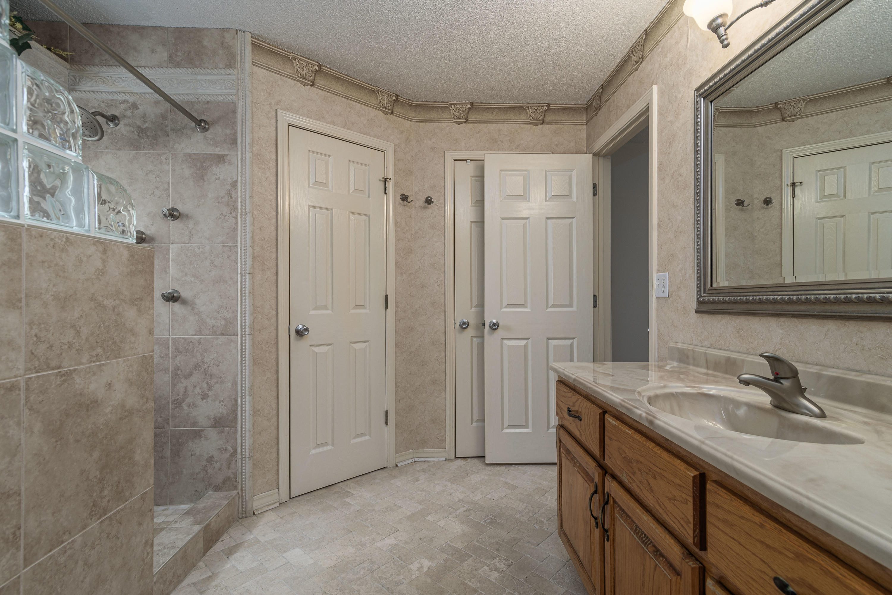 QUAYSIDE VILLAGE - Residential