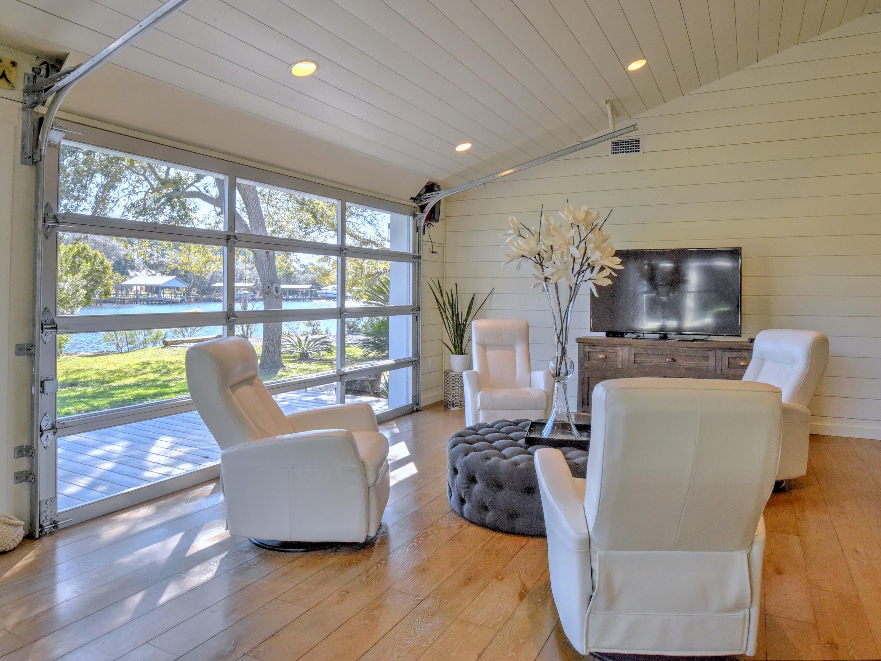 HARBOR OAKS - Residential