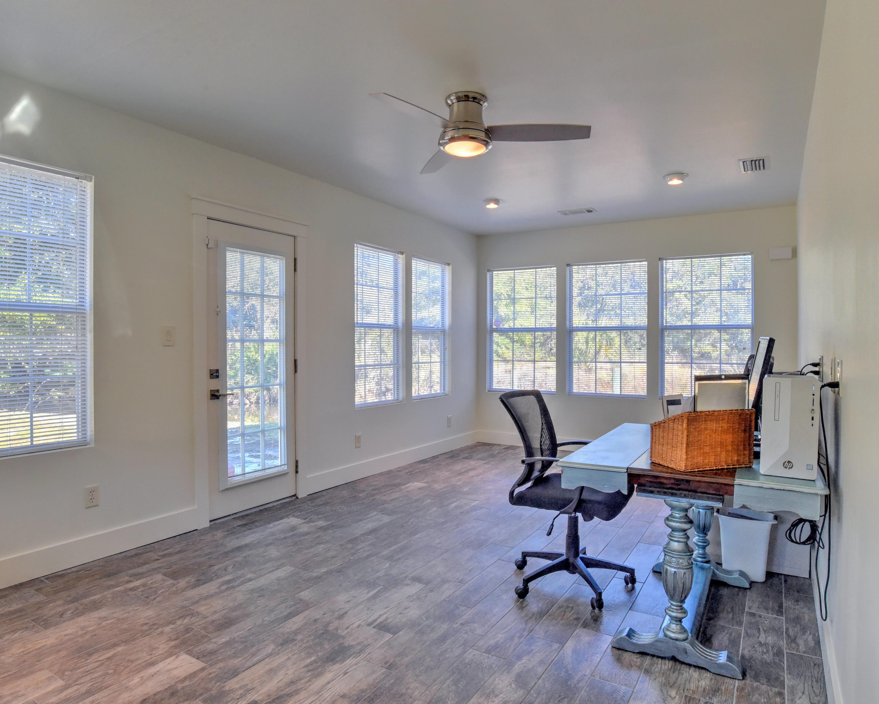 HARBOR OAKS - Residential