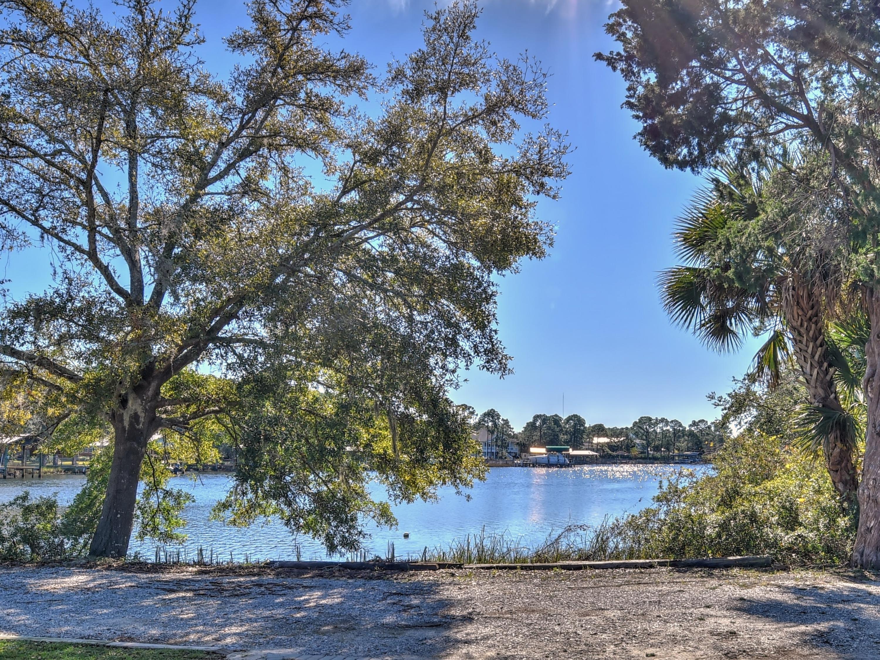 HARBOR OAKS - Residential