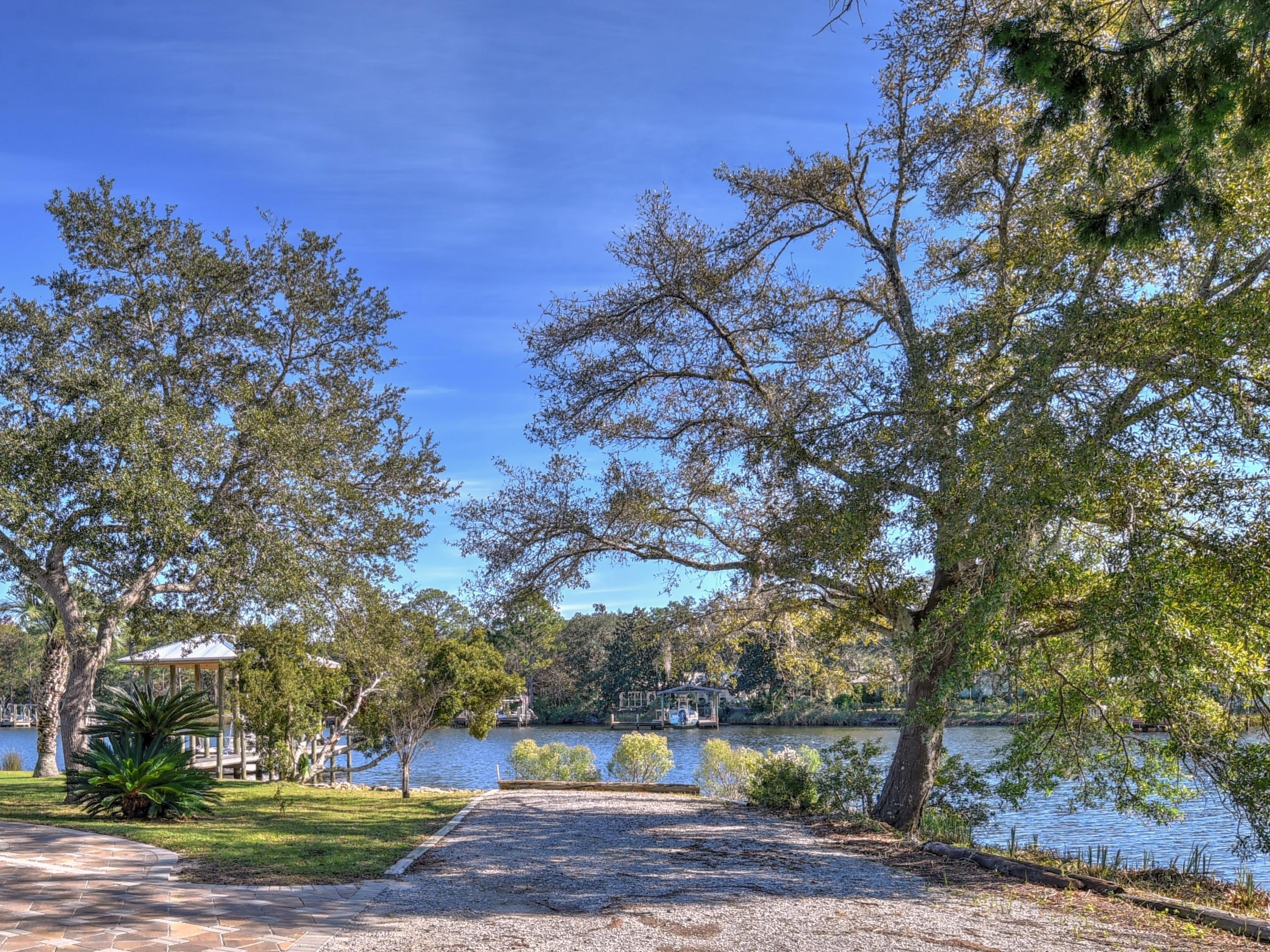 HARBOR OAKS - Residential