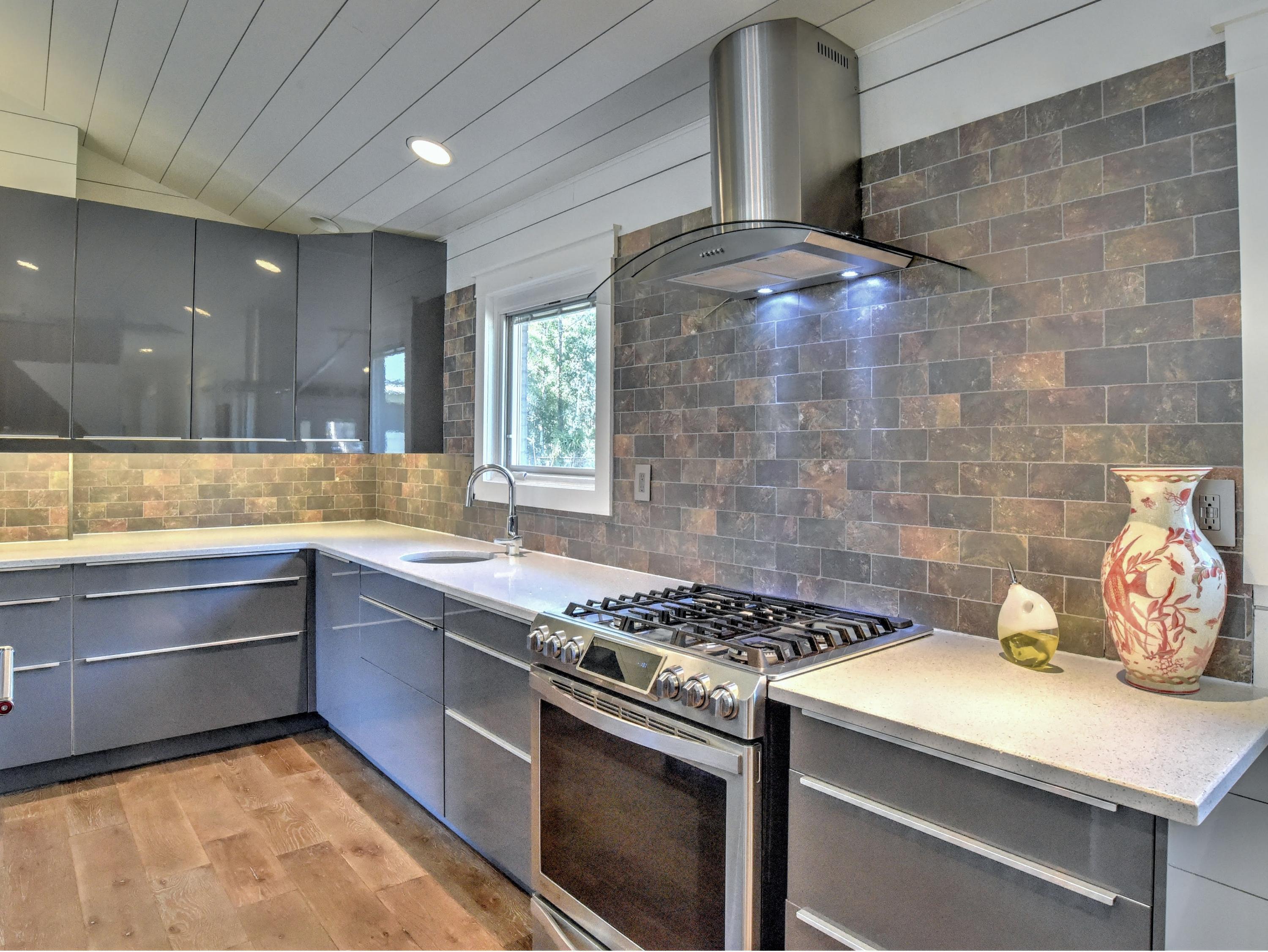 HARBOR OAKS - Residential