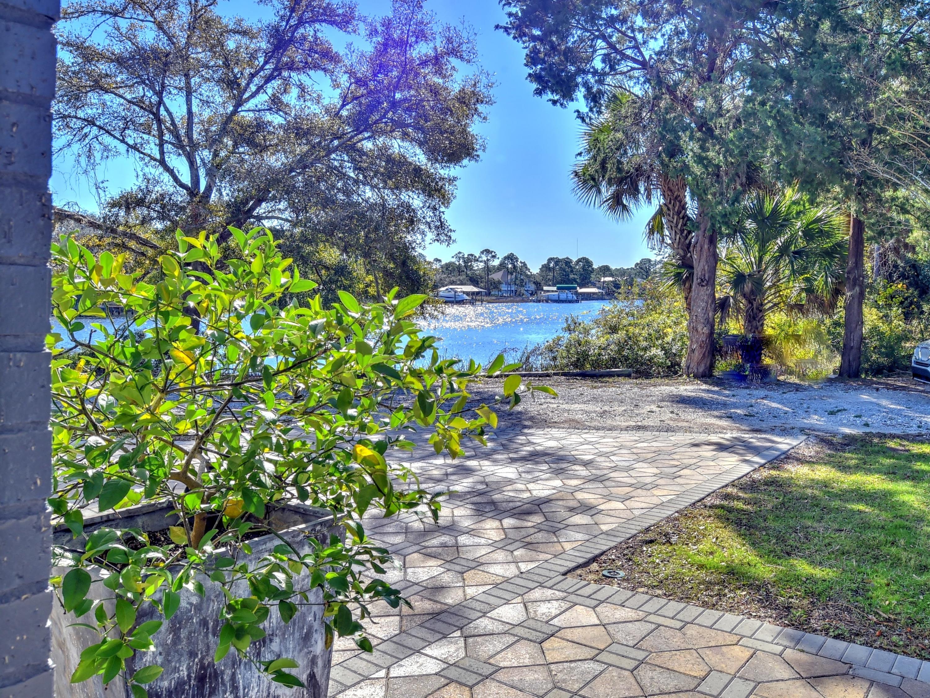 HARBOR OAKS - Residential