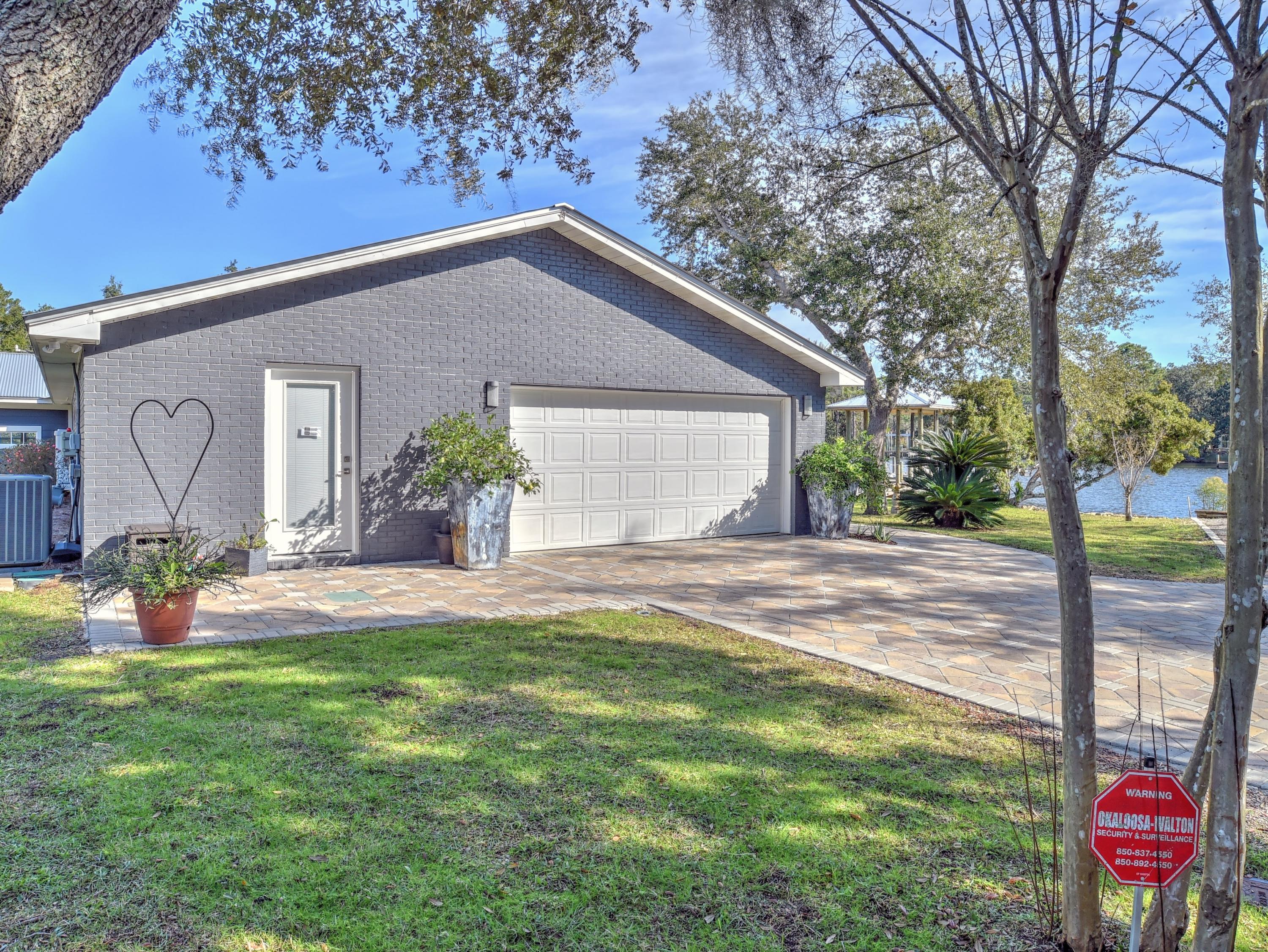 HARBOR OAKS - Residential