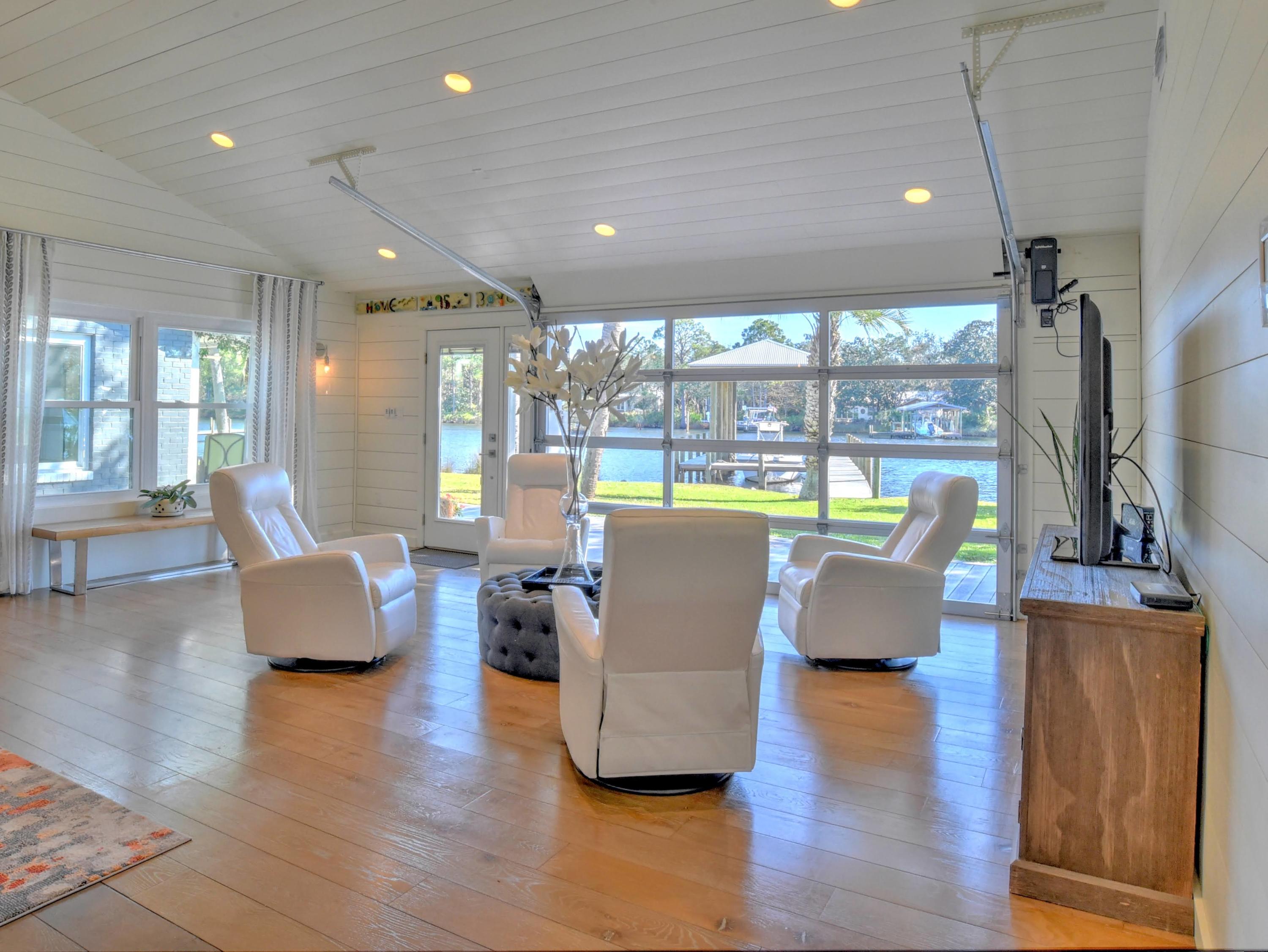 HARBOR OAKS - Residential