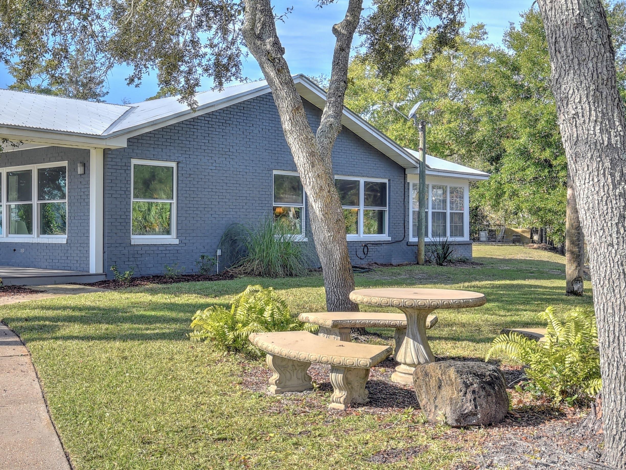 HARBOR OAKS - Residential