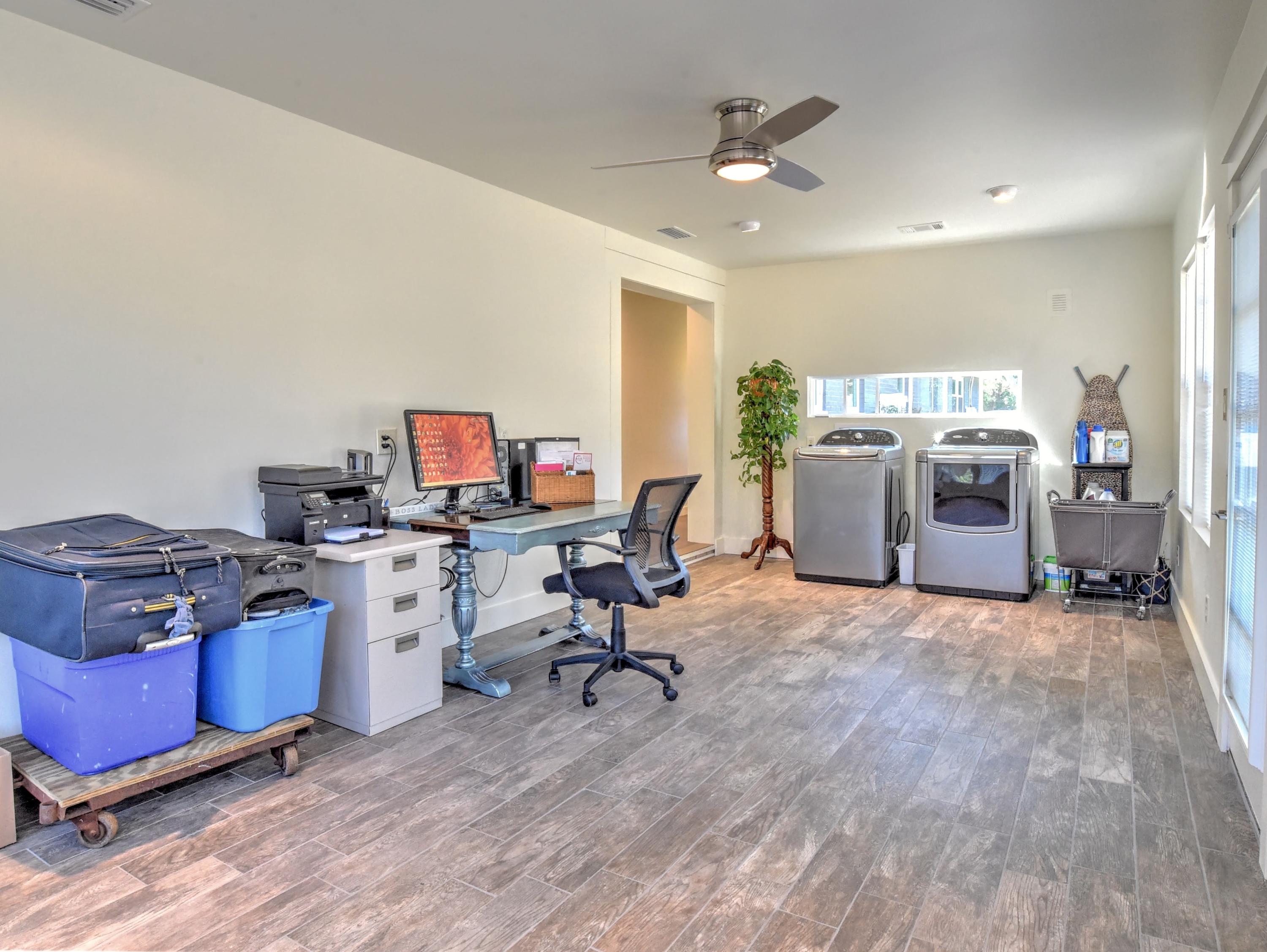 HARBOR OAKS - Residential