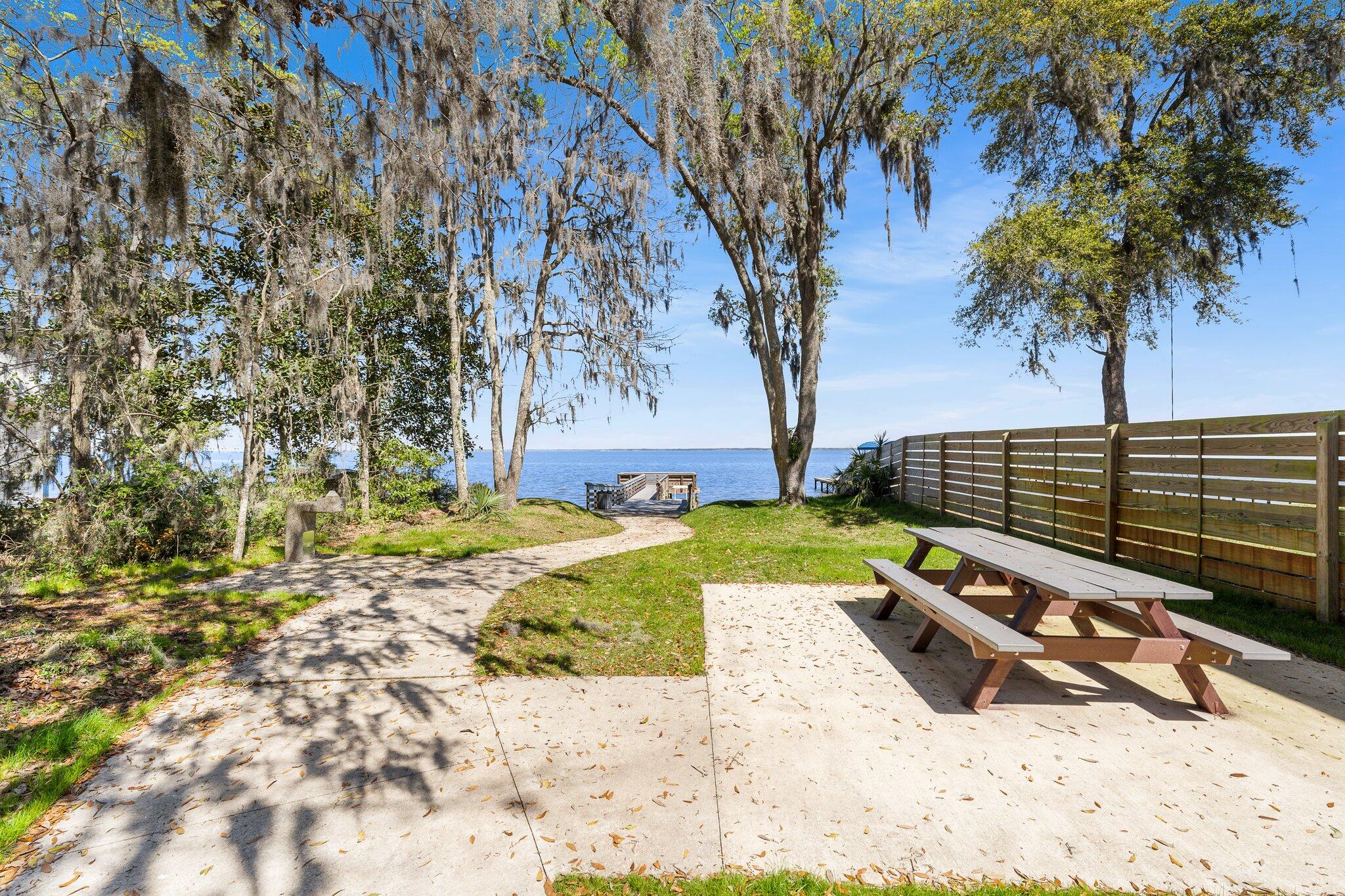 GRAYTON BAYOU - Residential Lease