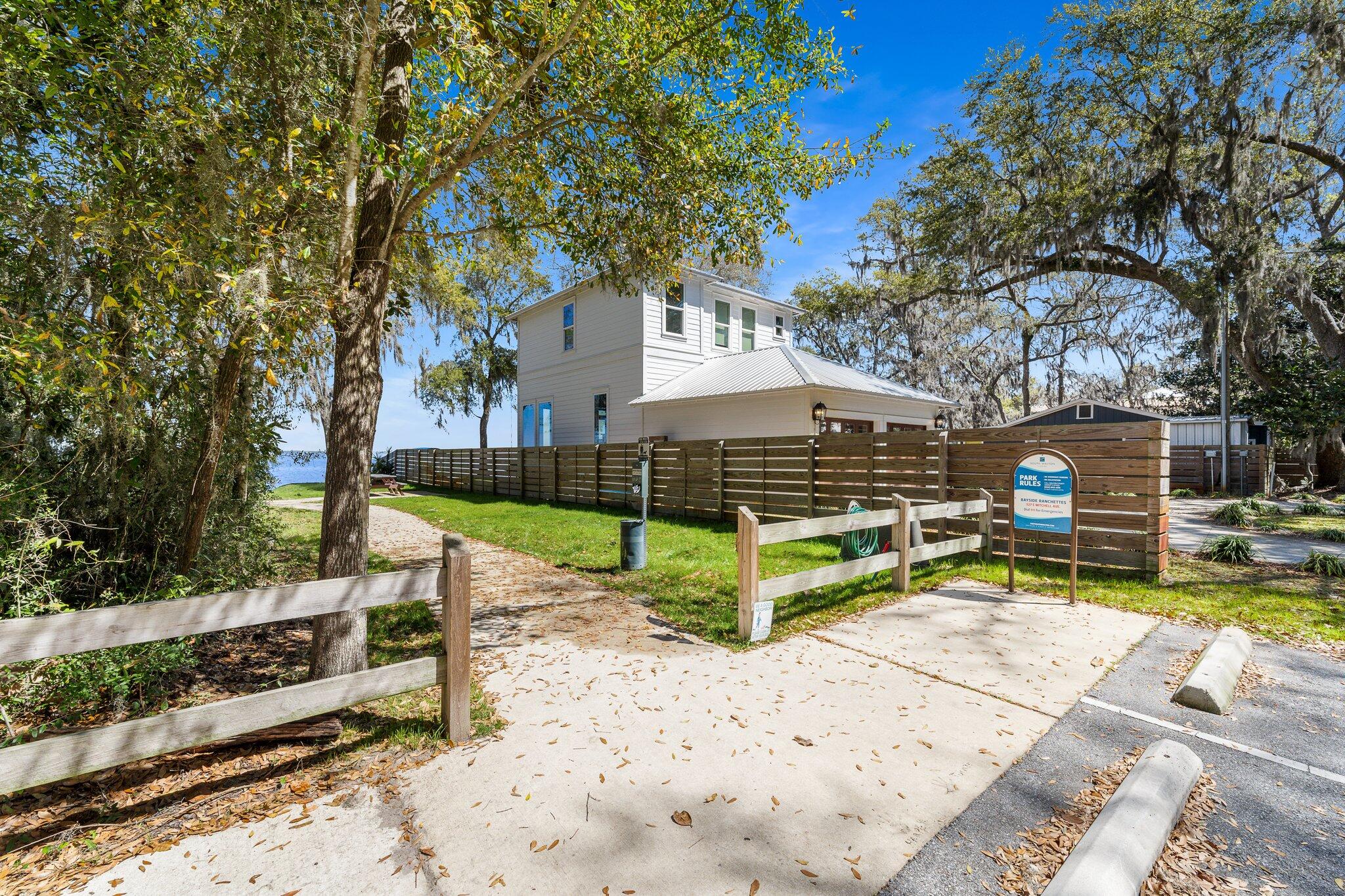 GRAYTON BAYOU - Residential Lease