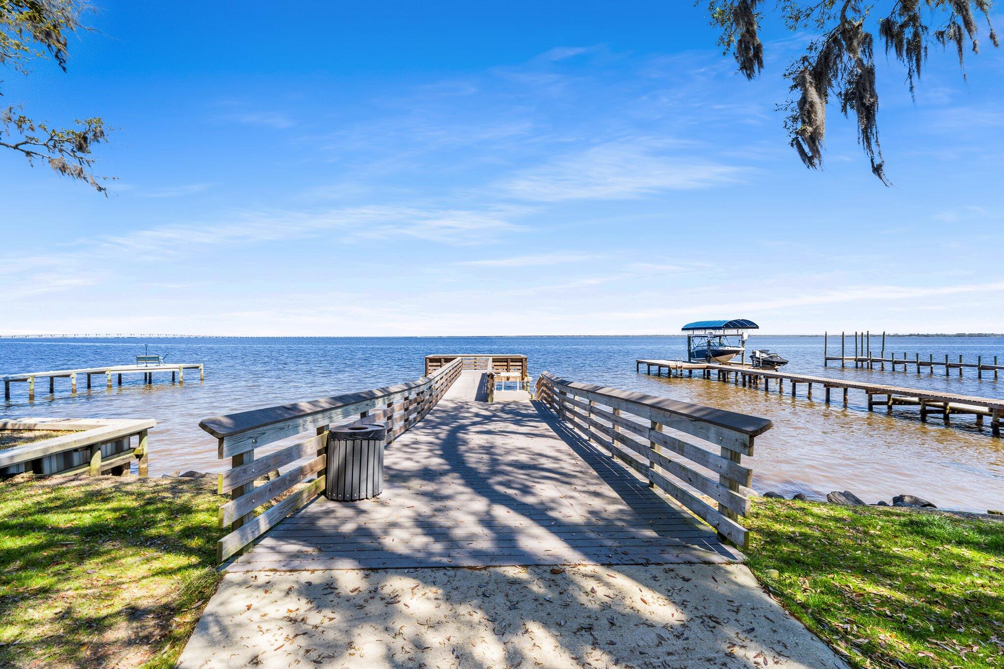 GRAYTON BAYOU - Residential Lease