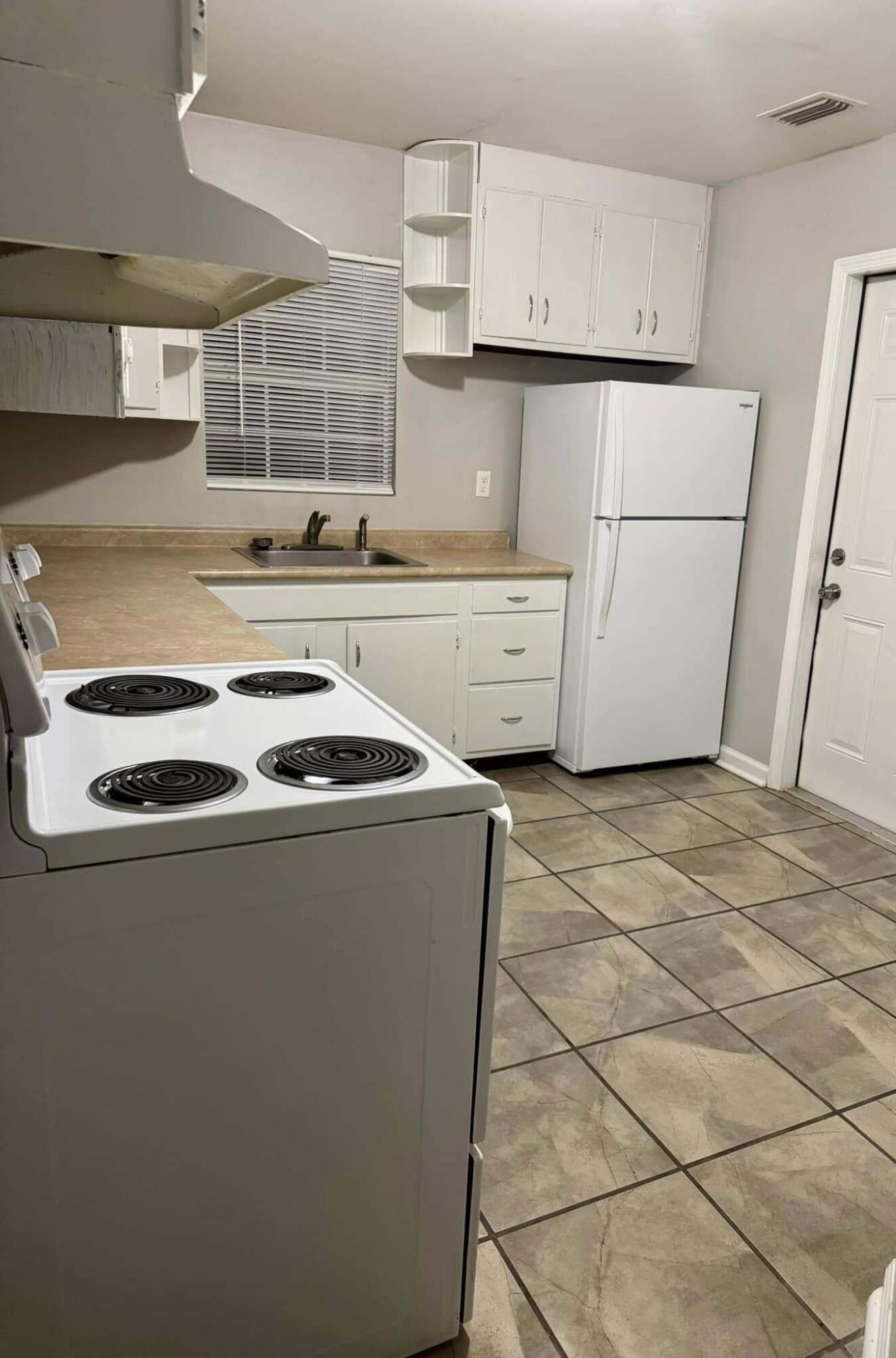 WYNNEHAVEN BEACH ESTATES - Residential Lease
