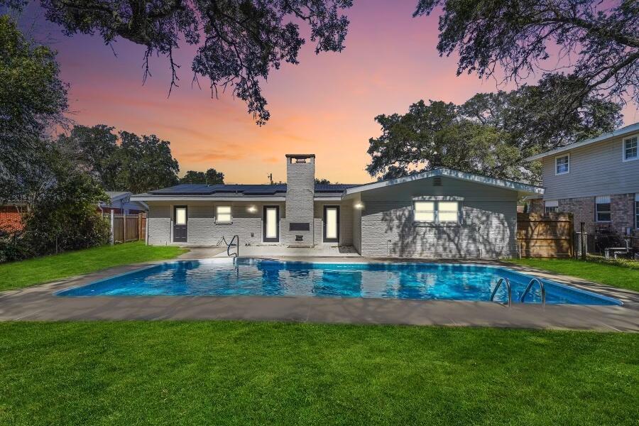 LAKE LORRAINE ESTATES - Residential