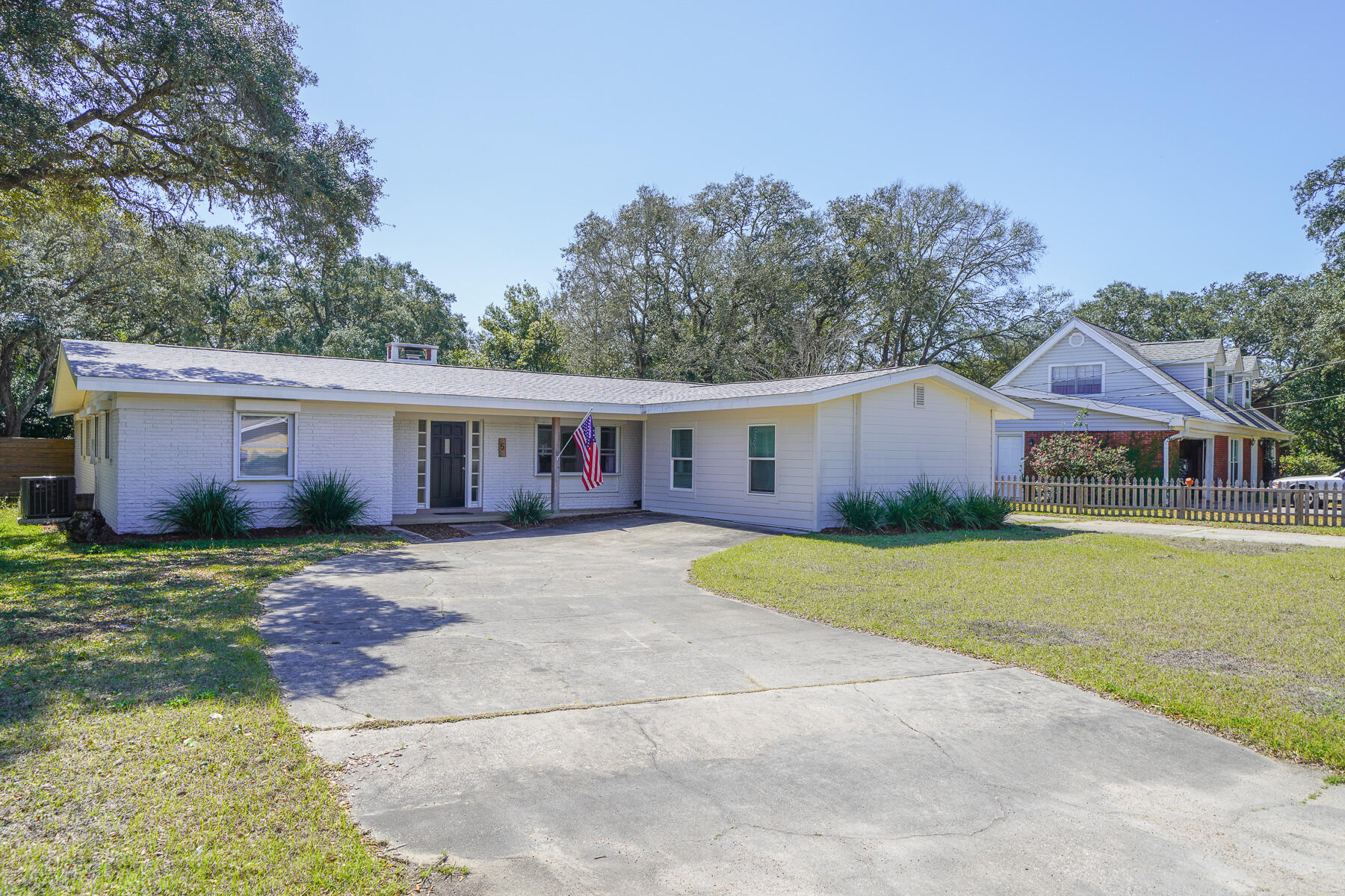 LAKE LORRAINE ESTATES - Residential