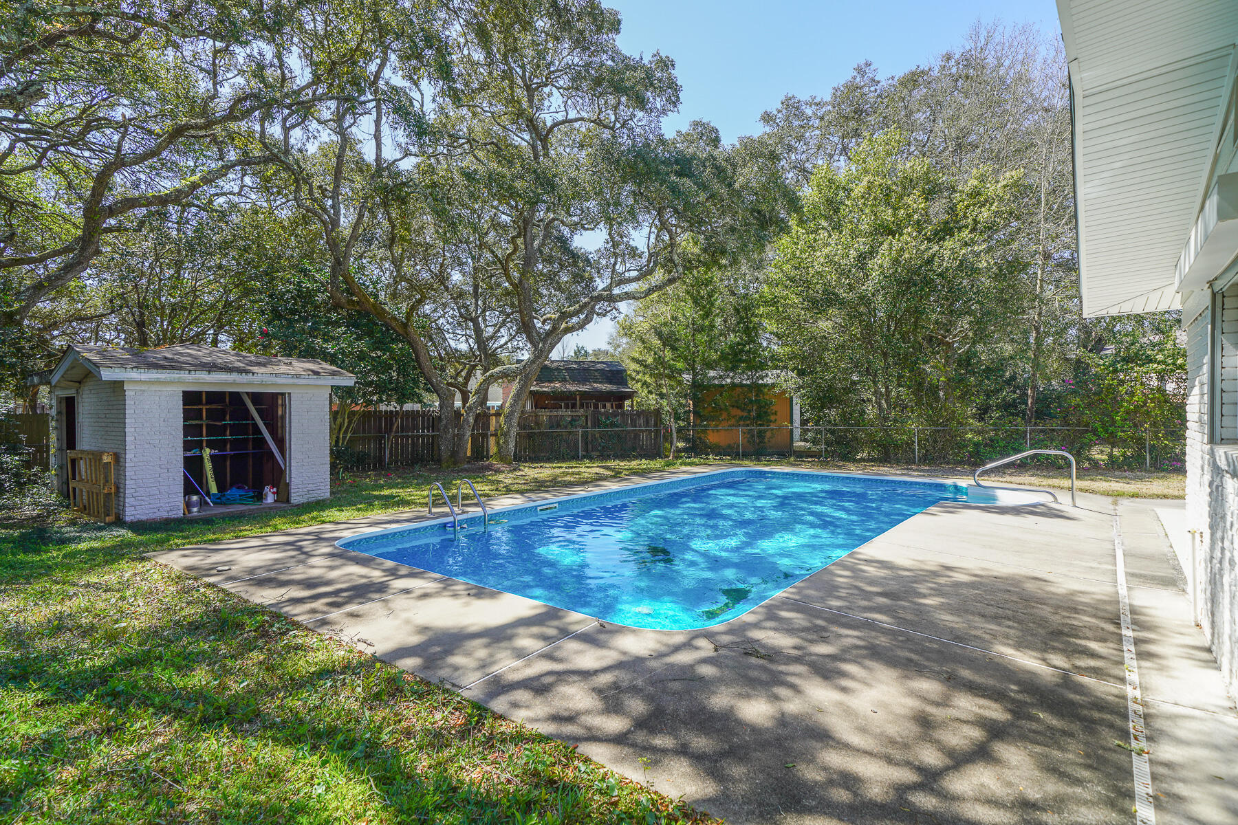 LAKE LORRAINE ESTATES - Residential