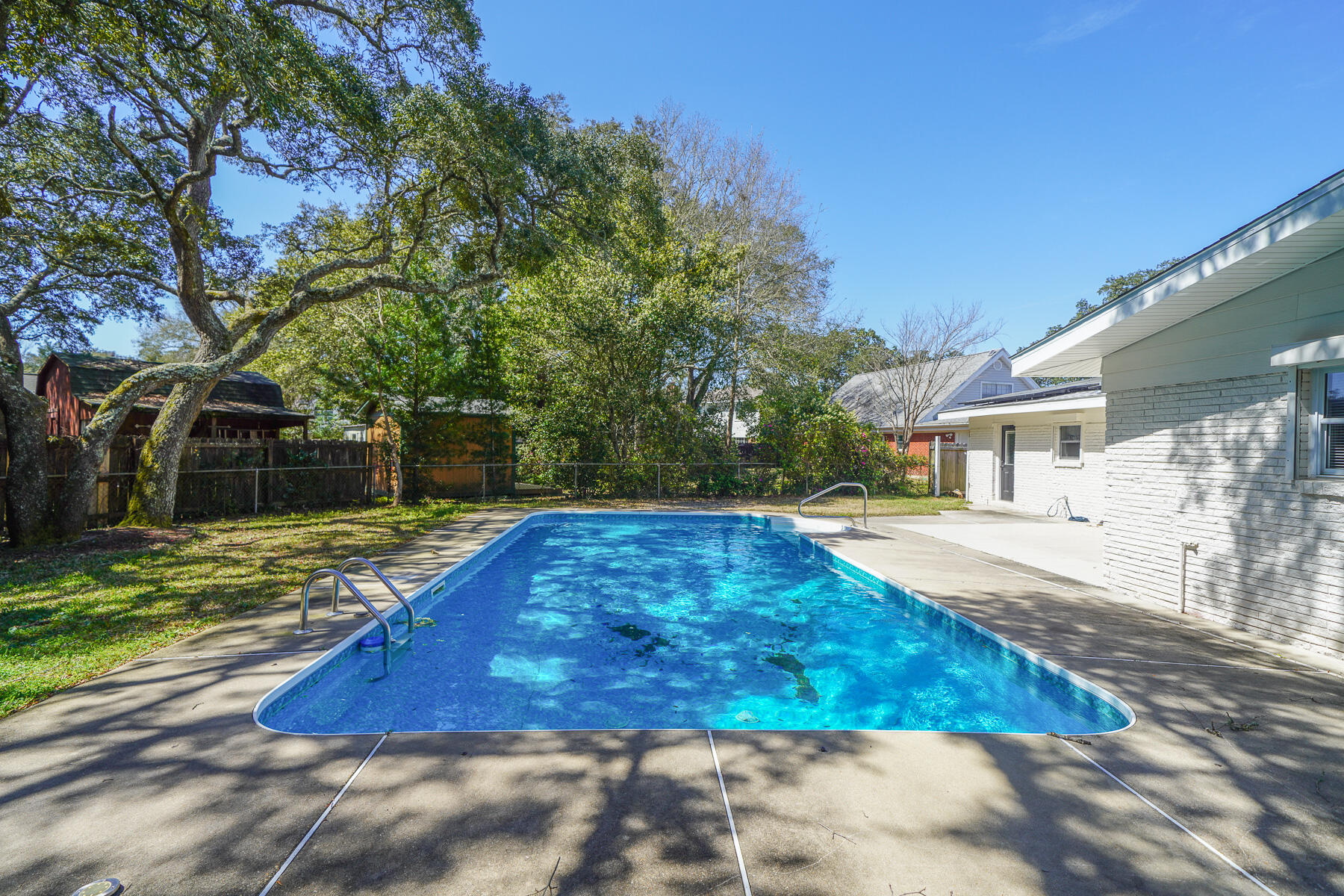 LAKE LORRAINE ESTATES - Residential