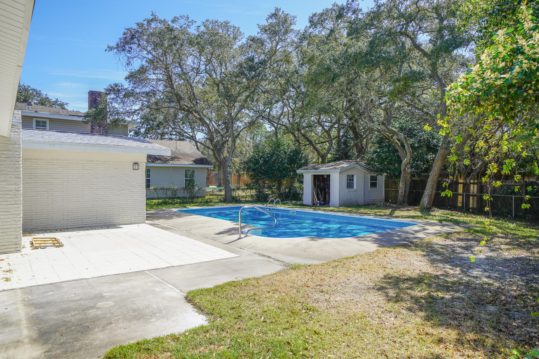 LAKE LORRAINE ESTATES - Residential