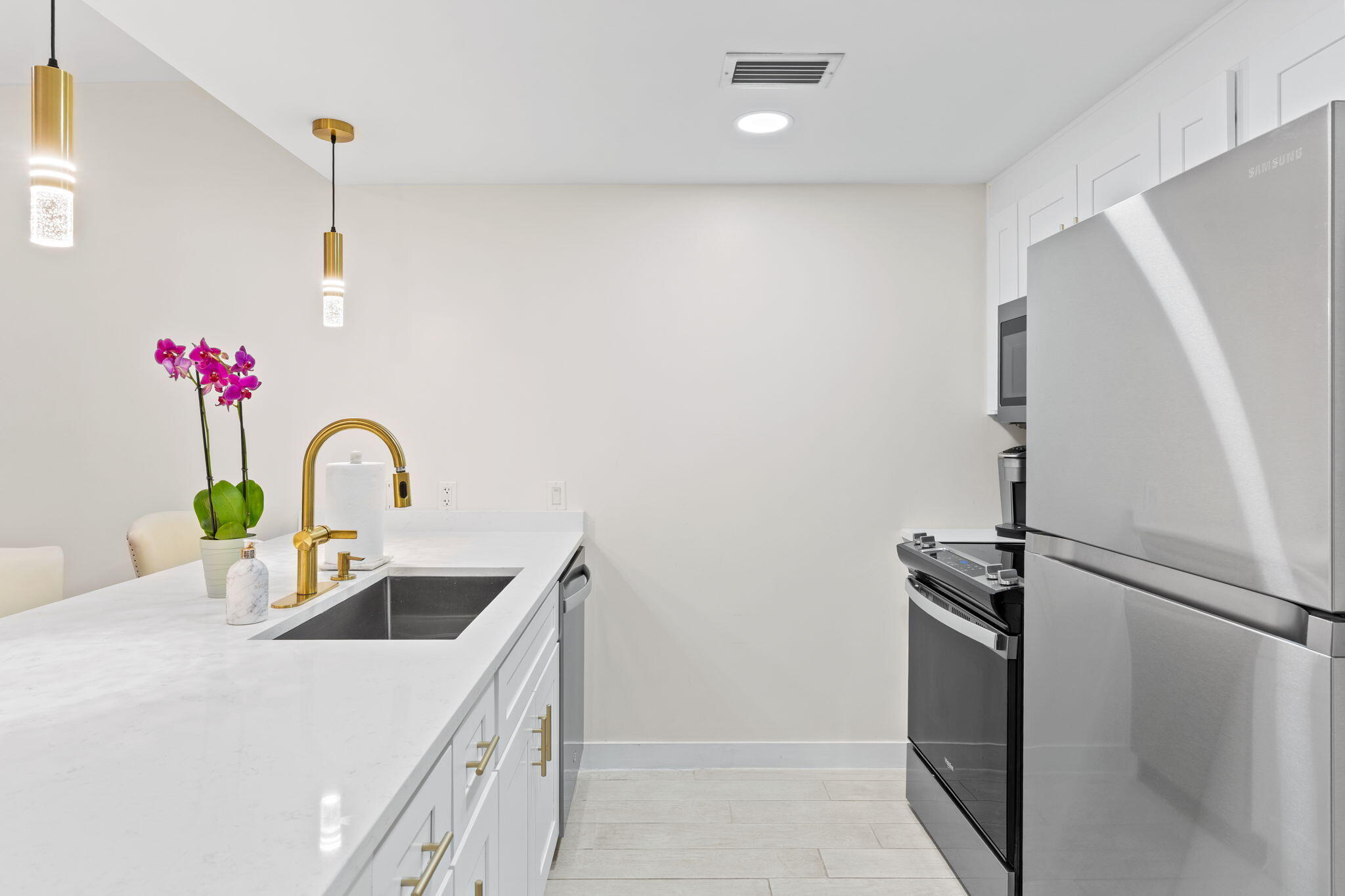 BAHIA CONDO - Residential