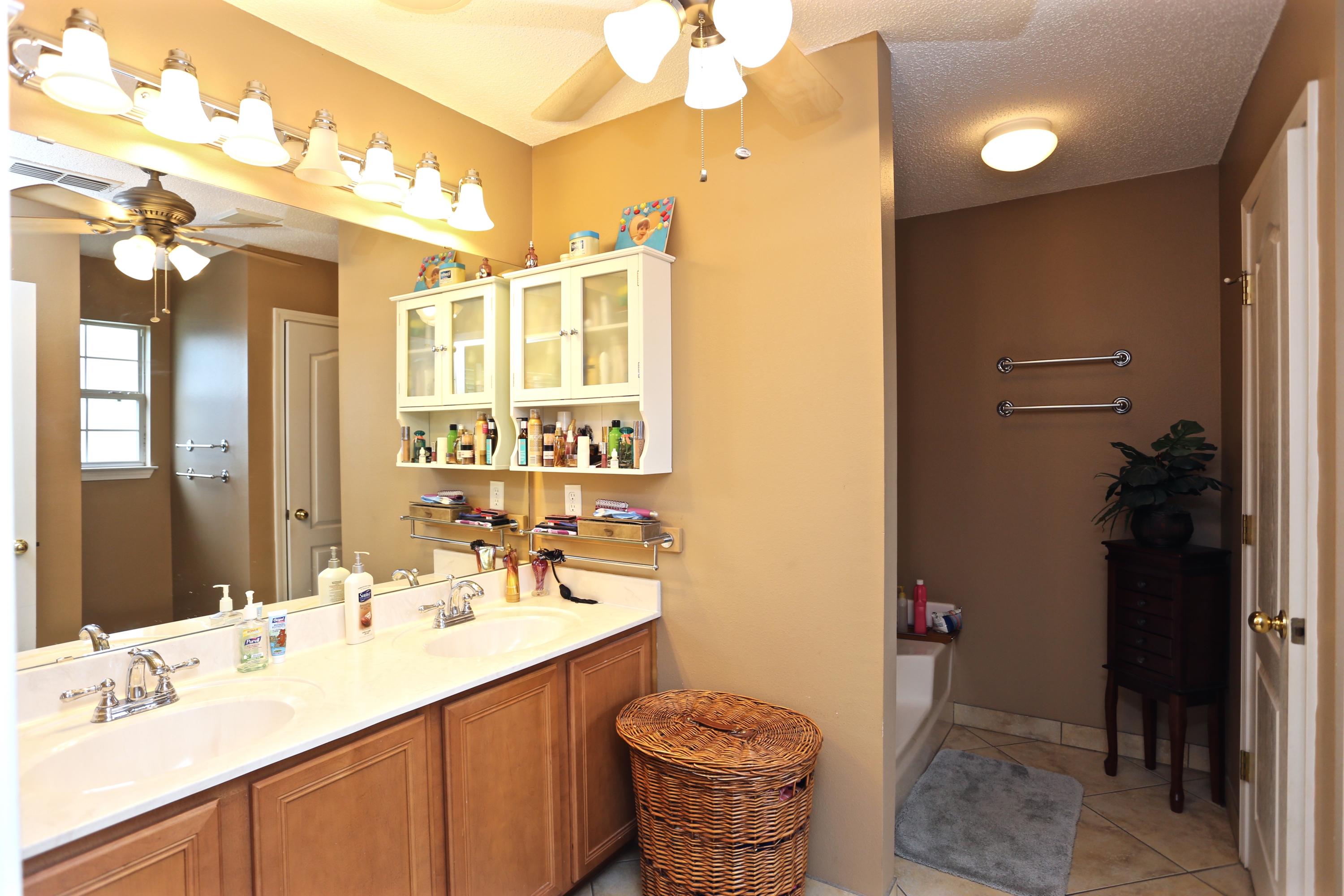 PARADISE RETREAT - Residential