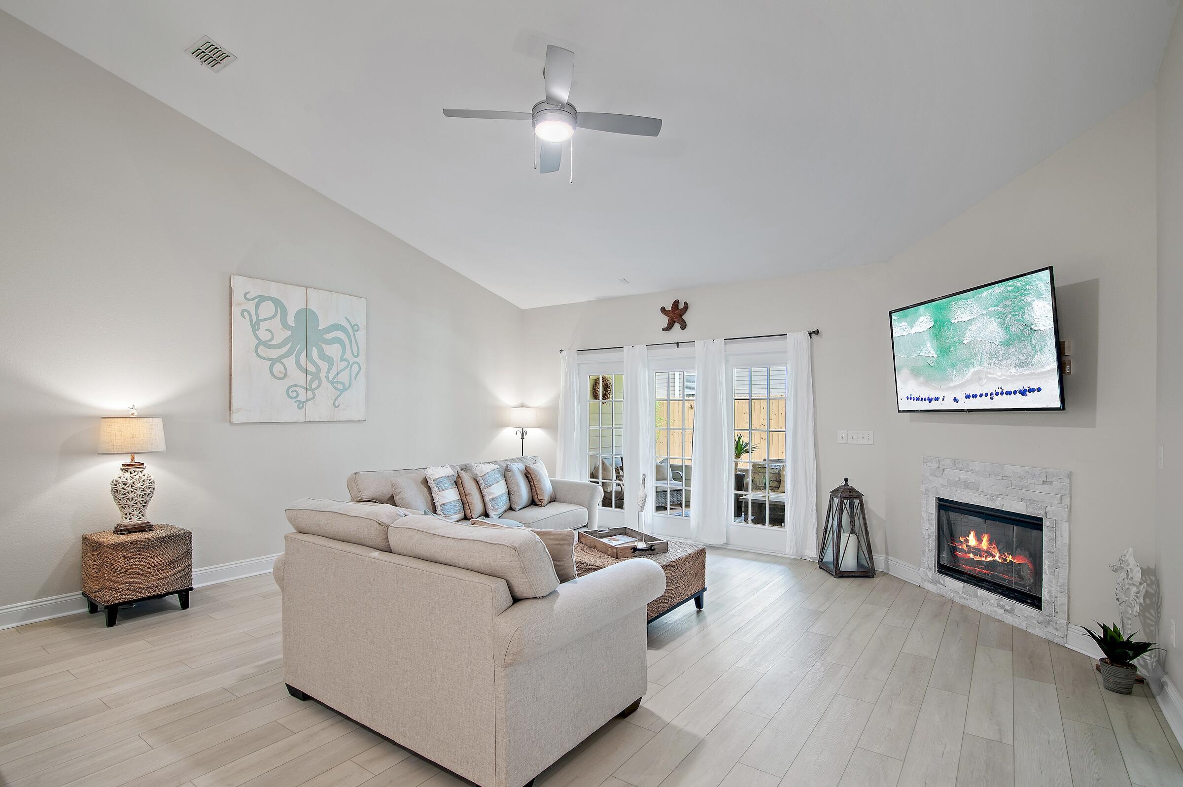 DIAMOND LAKES - Residential