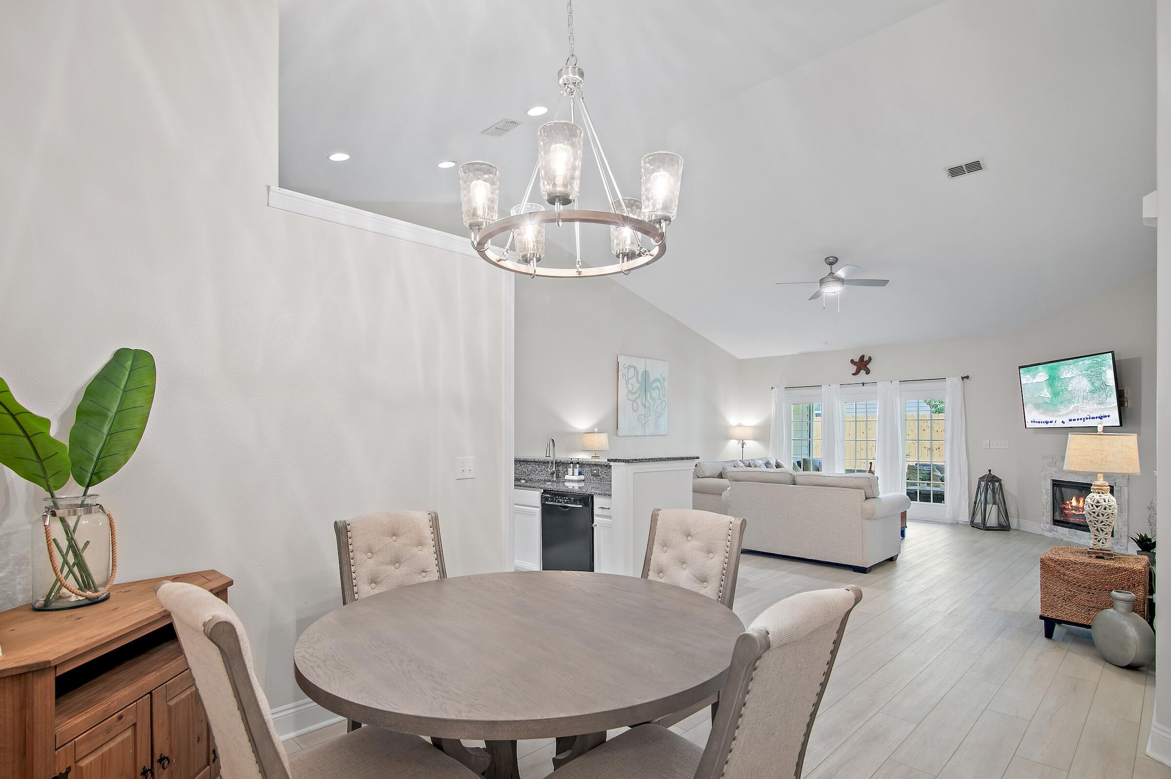 DIAMOND LAKES - Residential