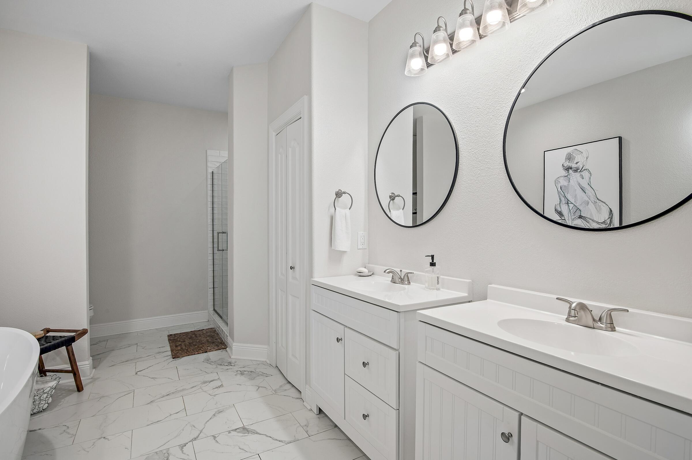 DIAMOND LAKES - Residential