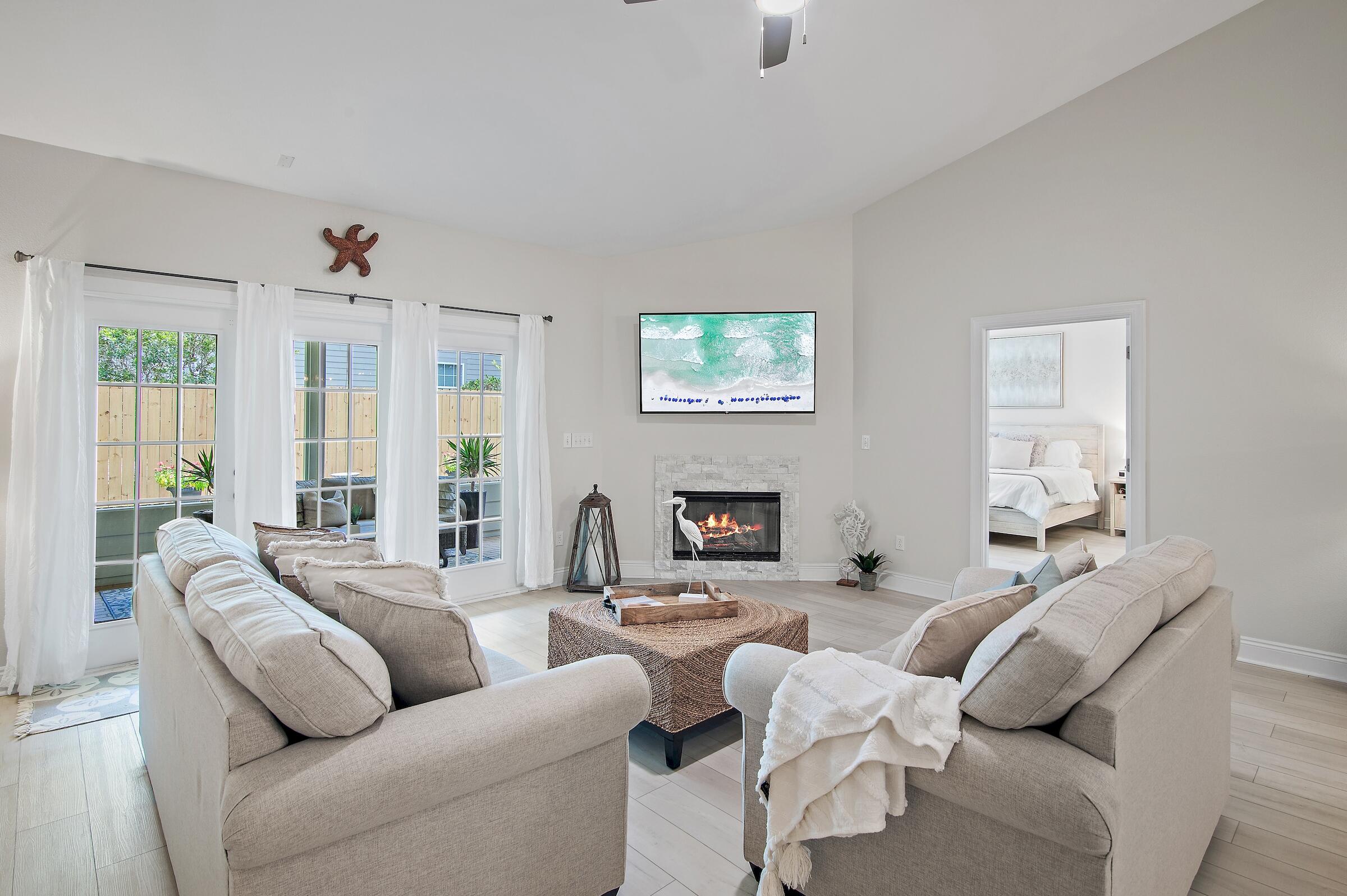 DIAMOND LAKES - Residential