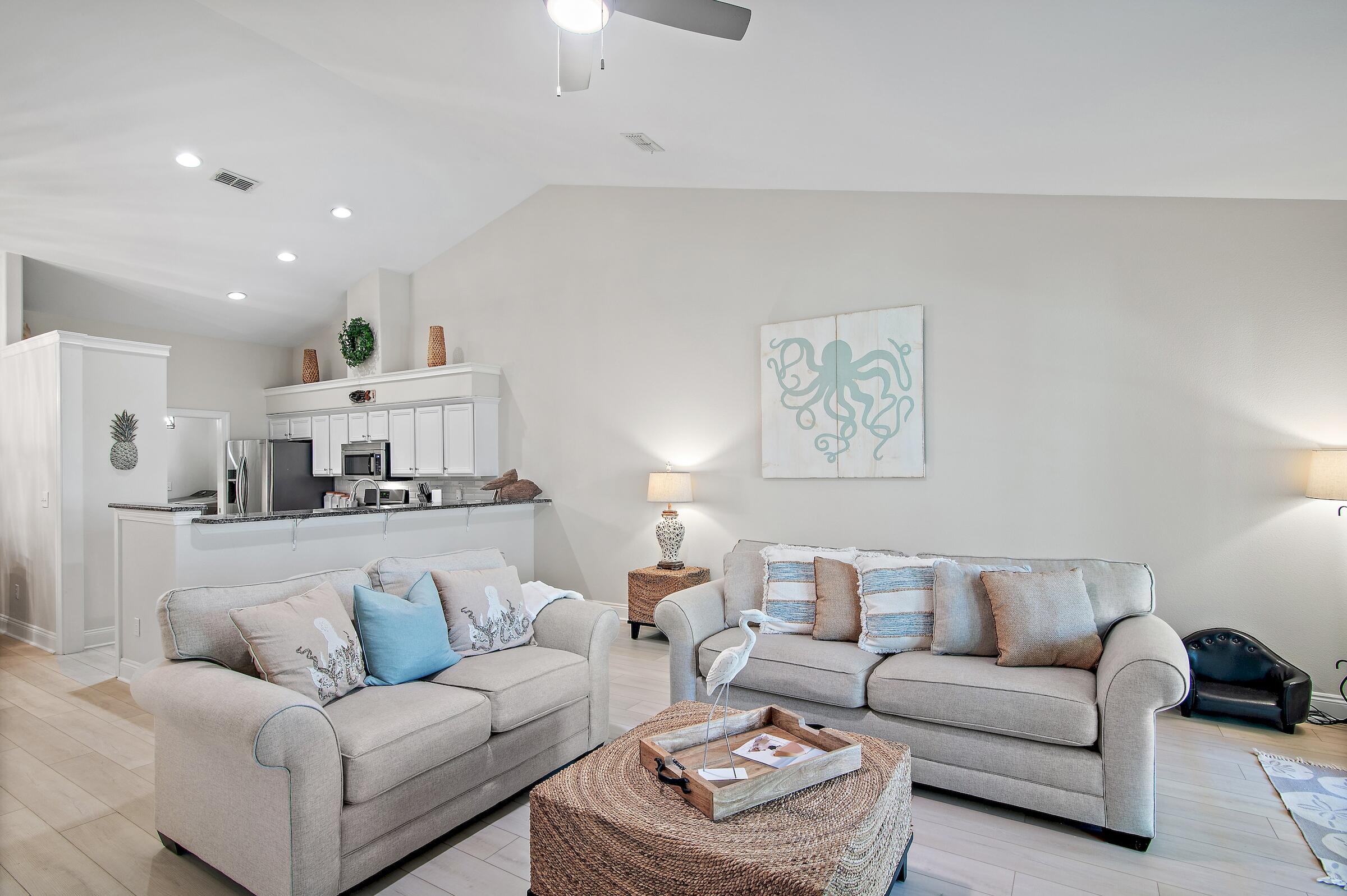 DIAMOND LAKES - Residential