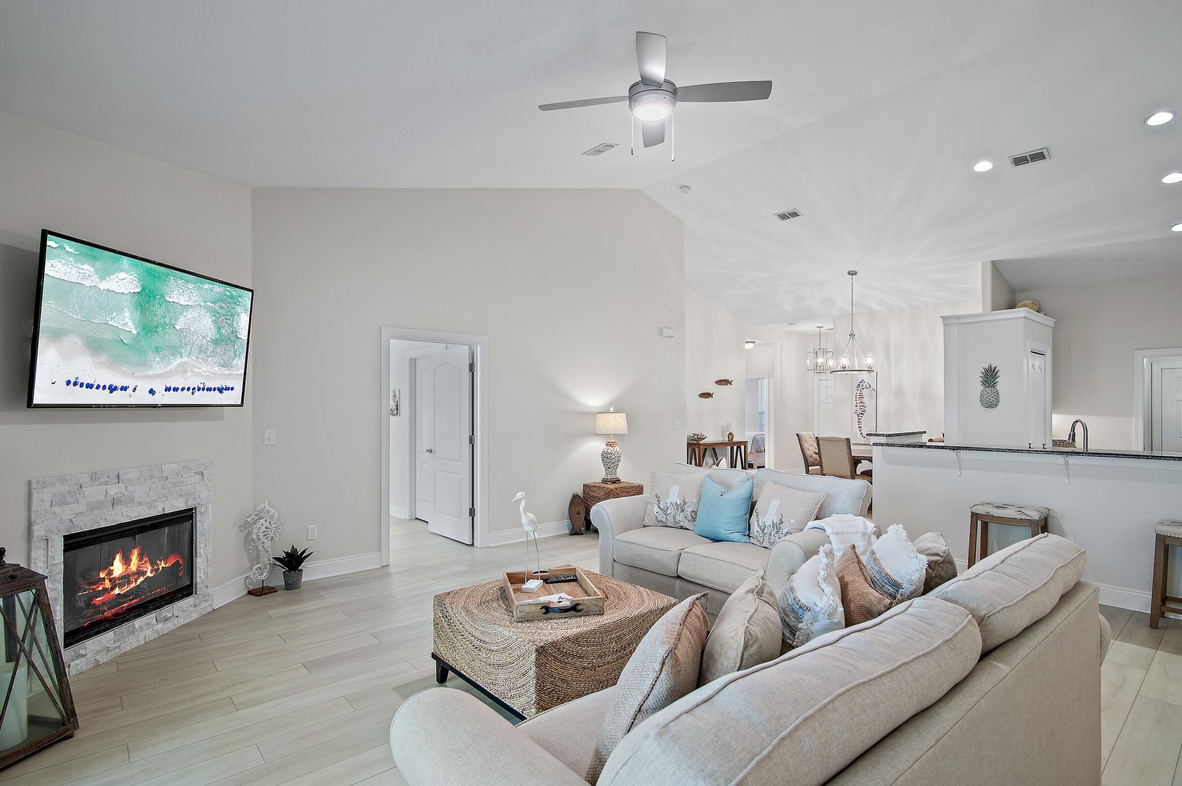 DIAMOND LAKES - Residential