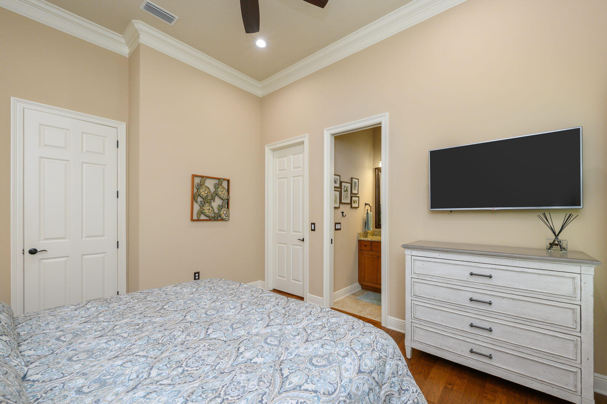 BAYTOWNE AVENUE - Residential