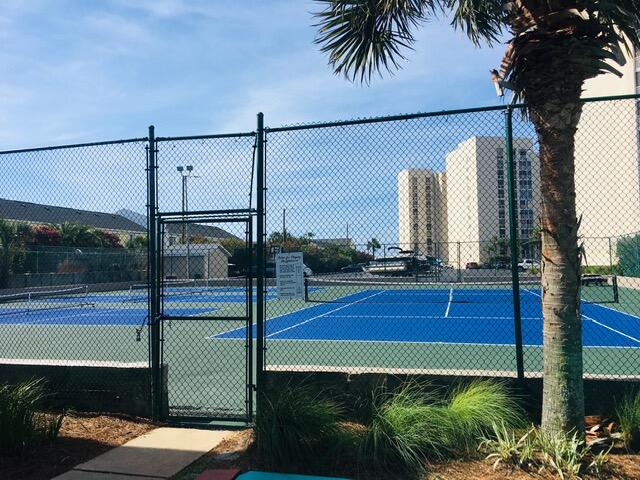 SHORELINE TOWERS 1 - Residential