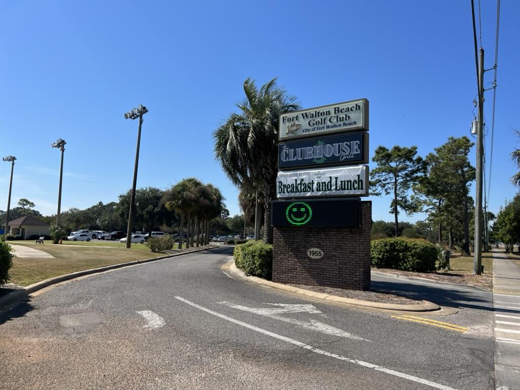 COUNTRY CLUB ESTATES - Land