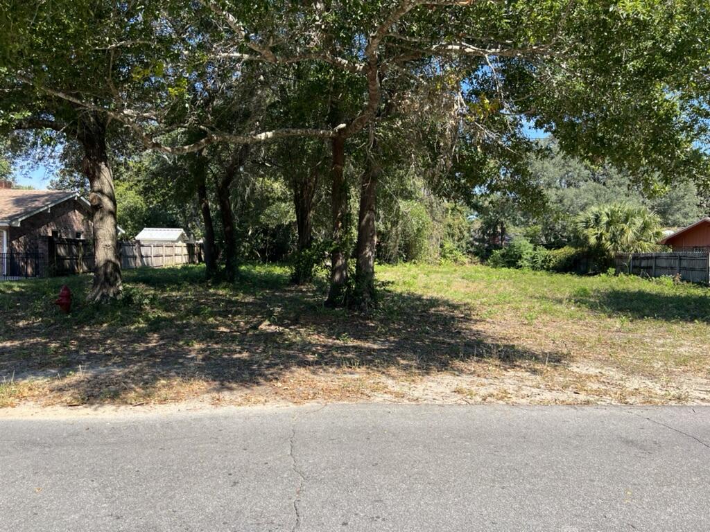 COUNTRY CLUB ESTATES - Land