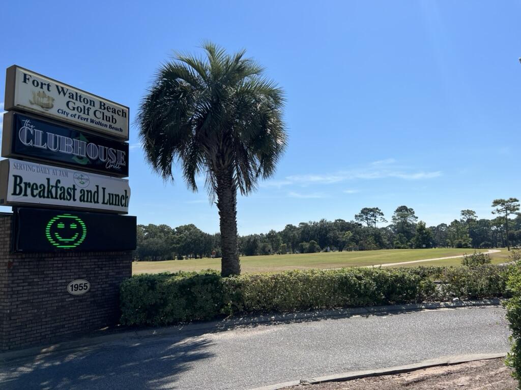 COUNTRY CLUB ESTATES - Land