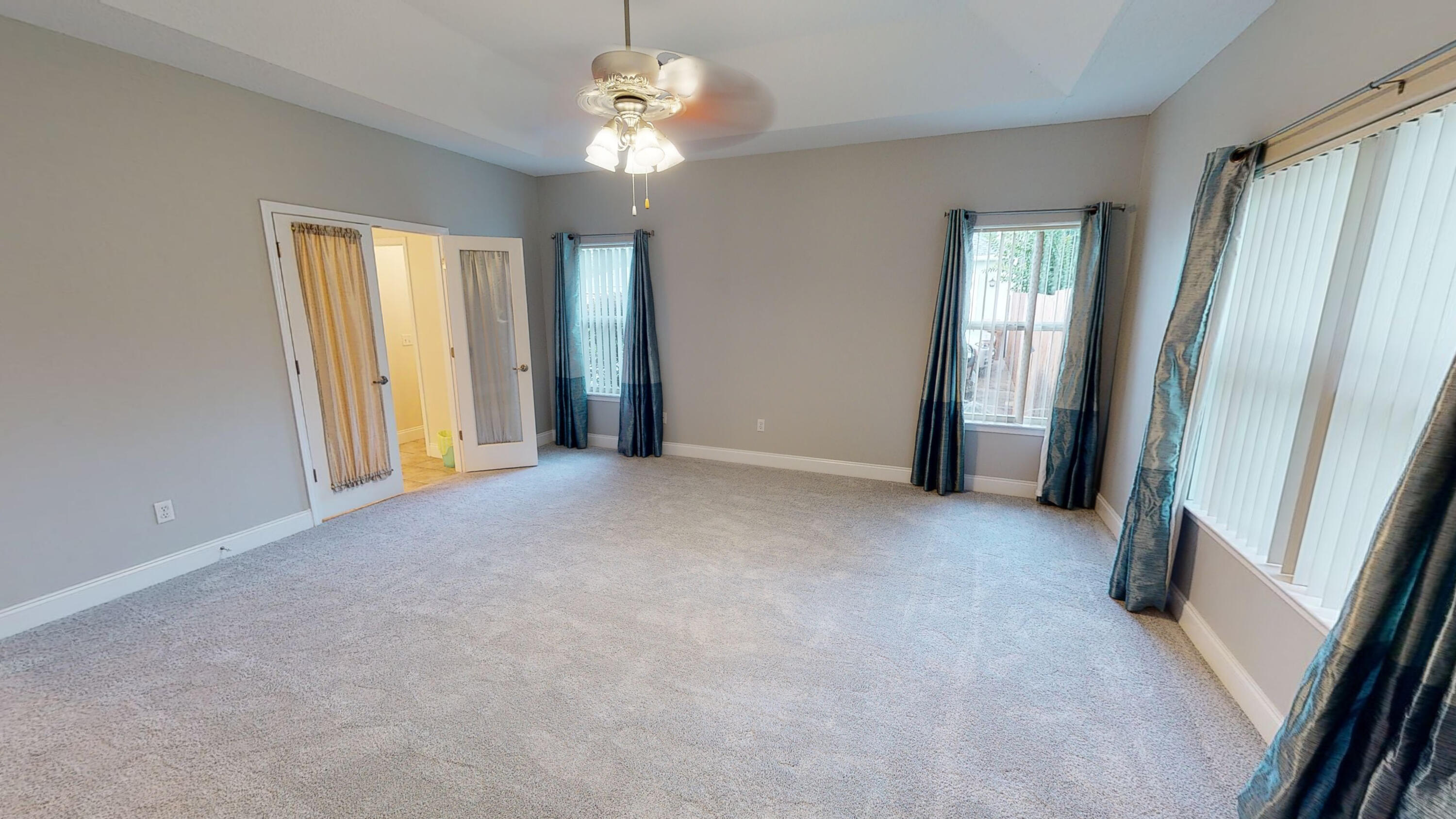 SMUGGLERS COVE - Residential