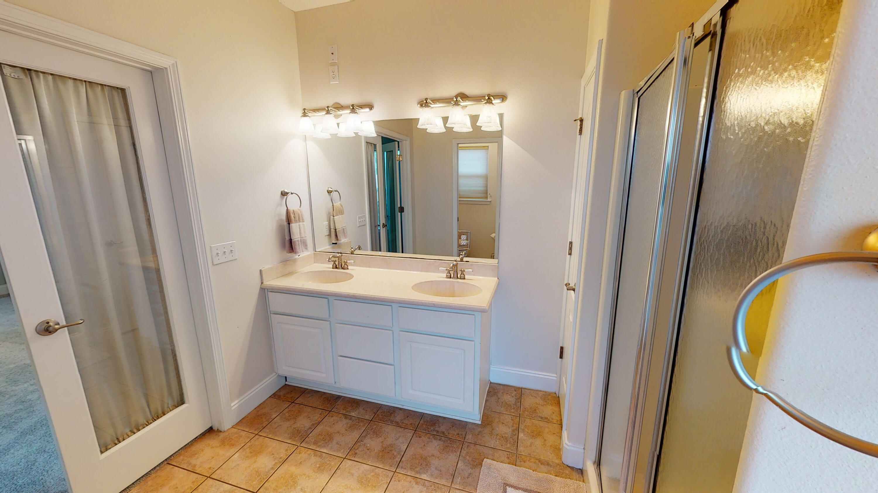 SMUGGLERS COVE - Residential