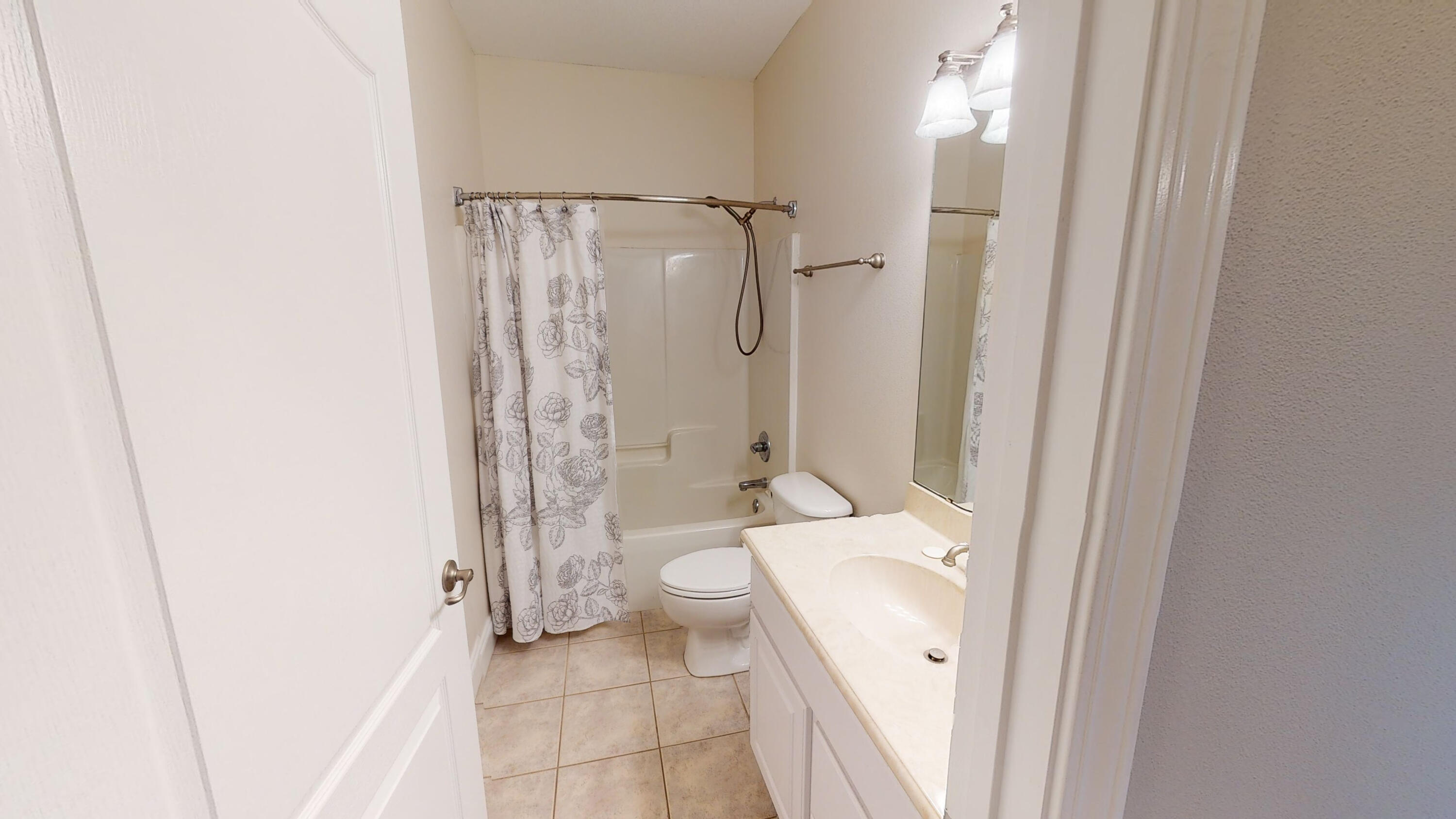 SMUGGLERS COVE - Residential