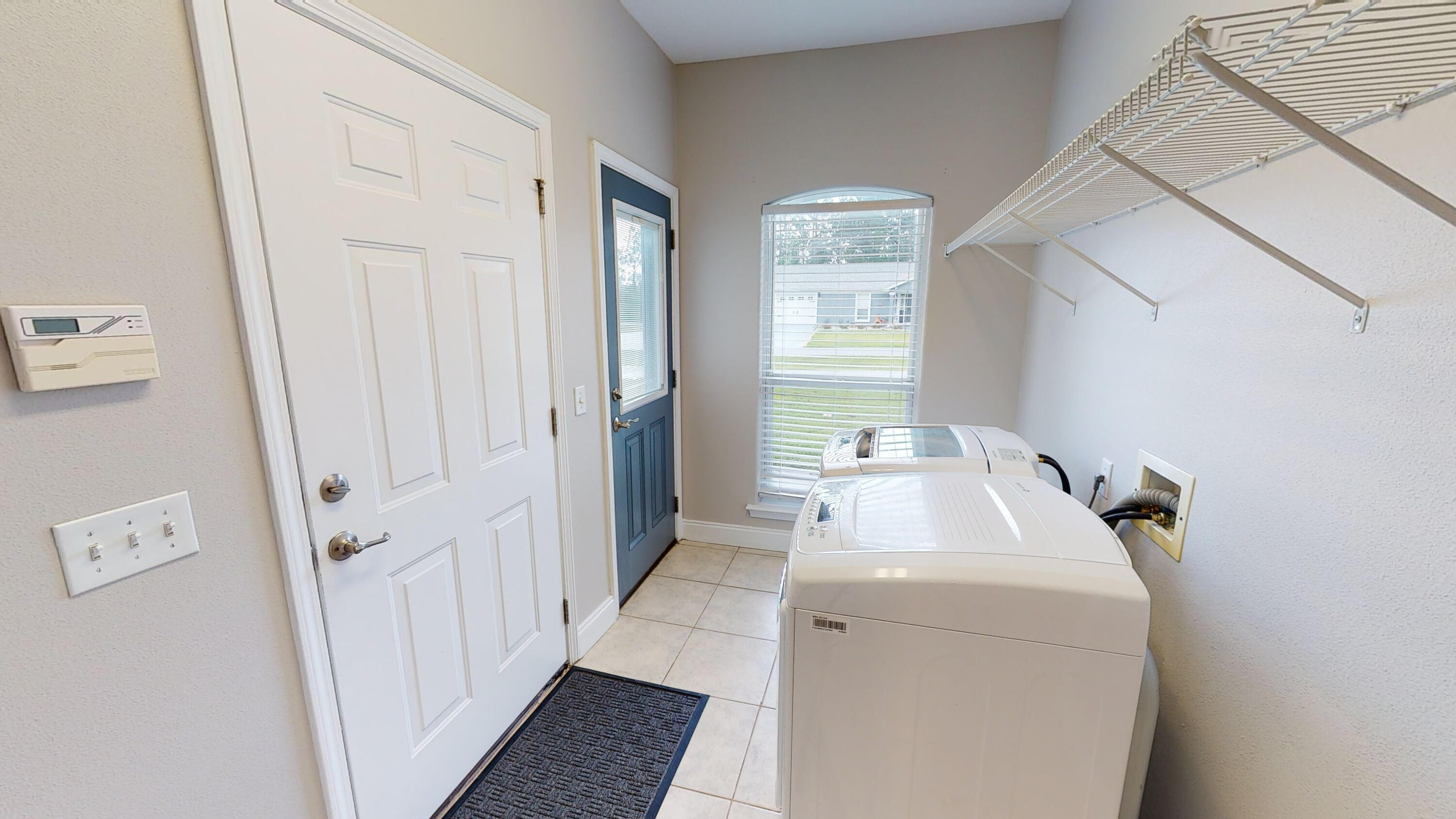 SMUGGLERS COVE - Residential