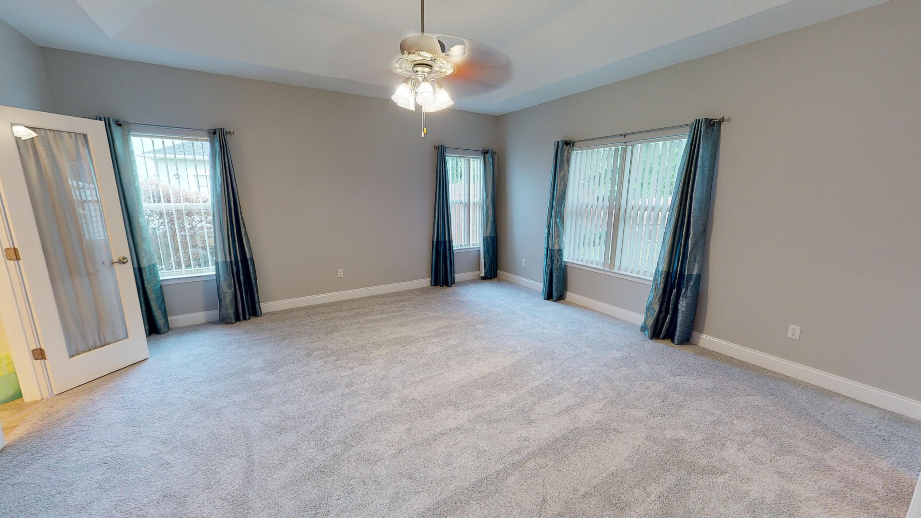 SMUGGLERS COVE - Residential