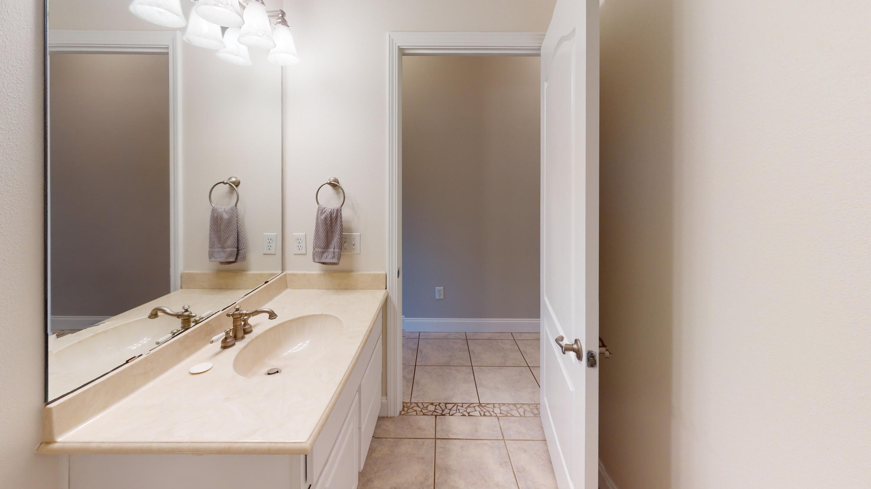 SMUGGLERS COVE - Residential