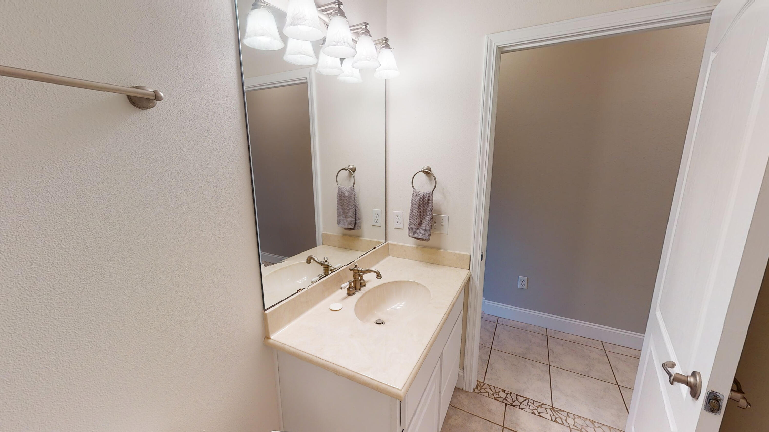 SMUGGLERS COVE - Residential