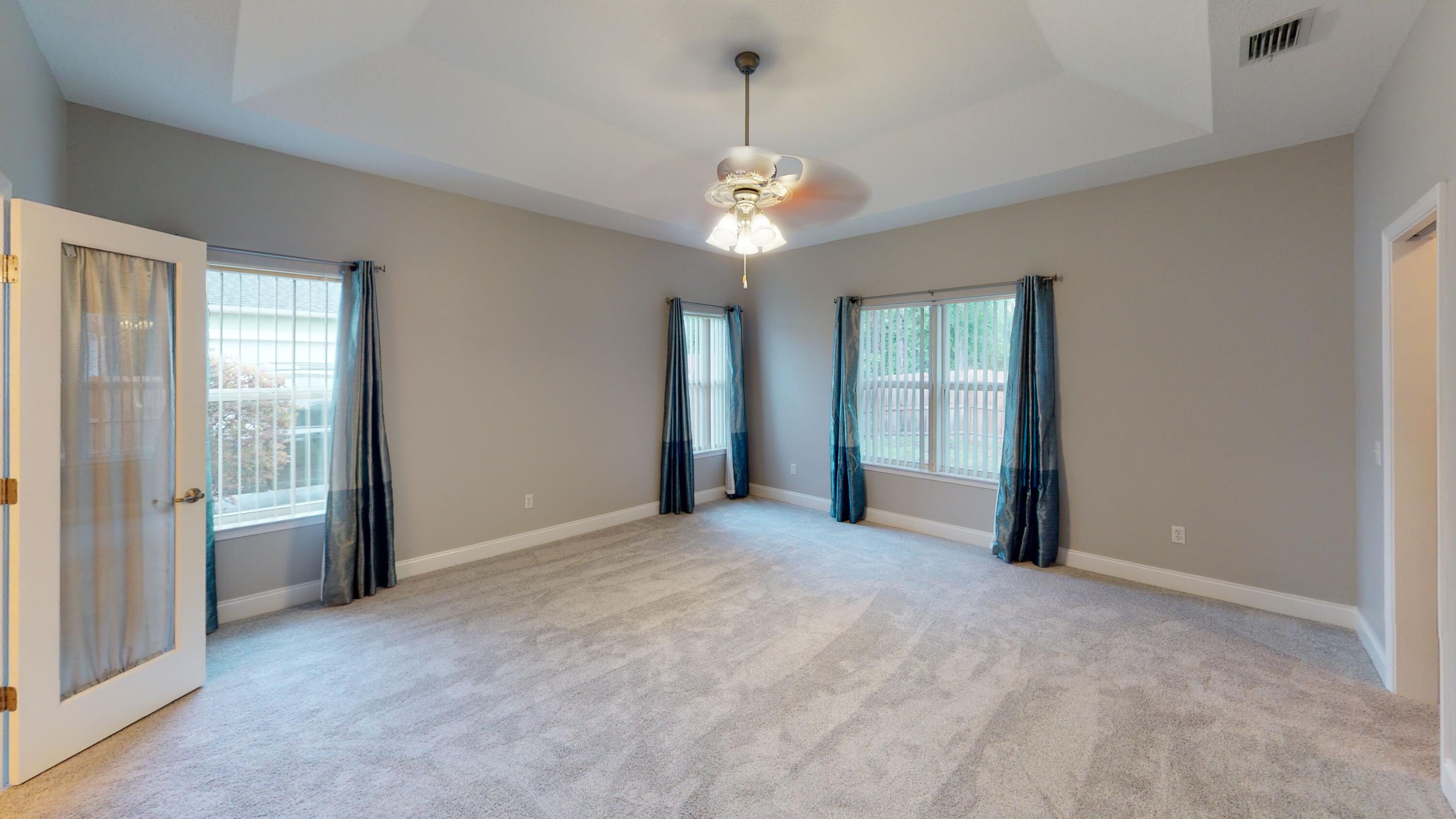 SMUGGLERS COVE - Residential