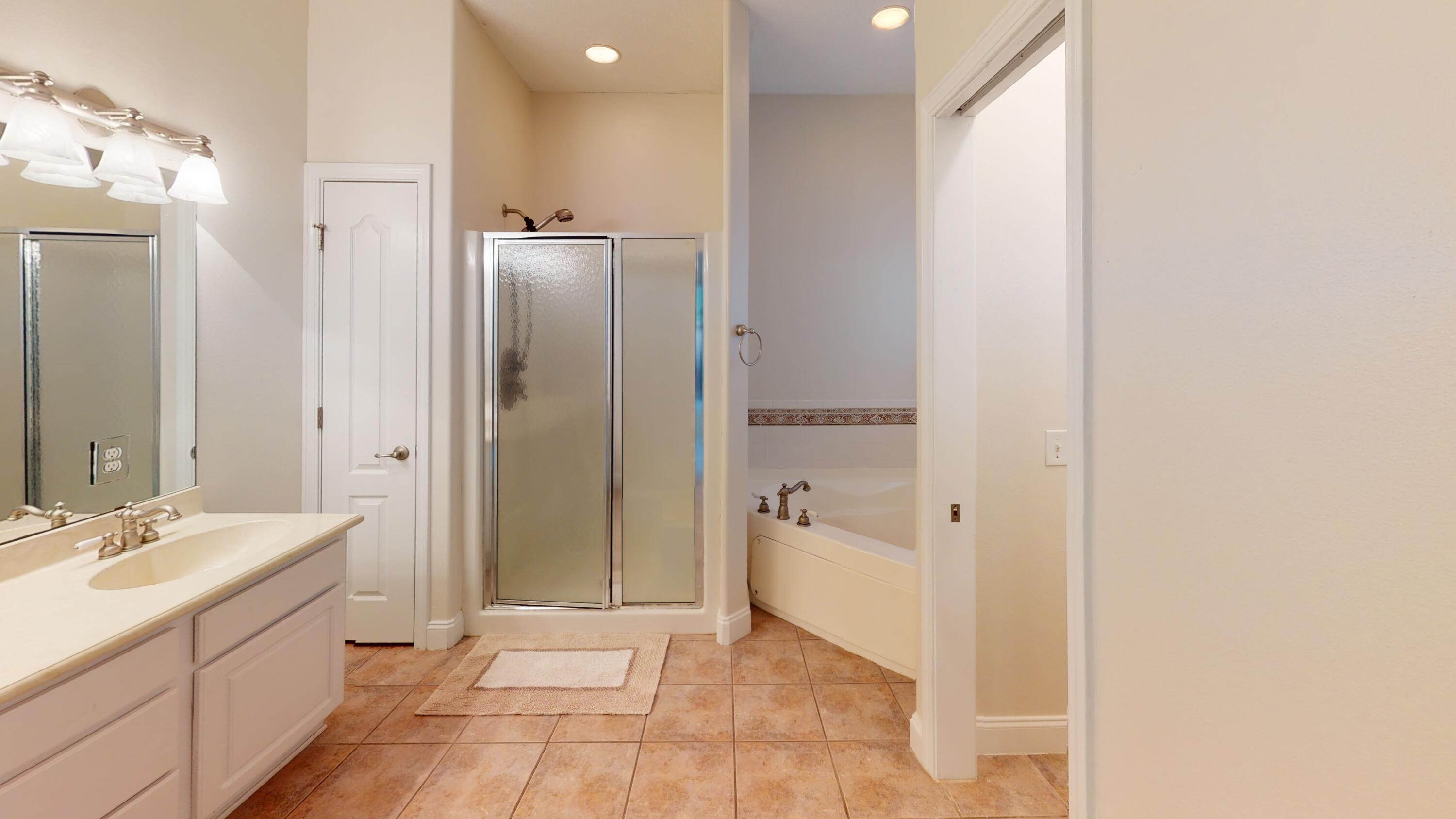 SMUGGLERS COVE - Residential