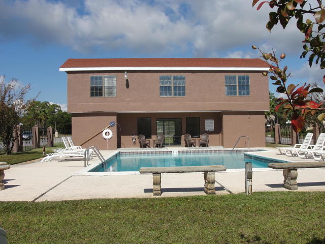 SMUGGLERS COVE - Residential