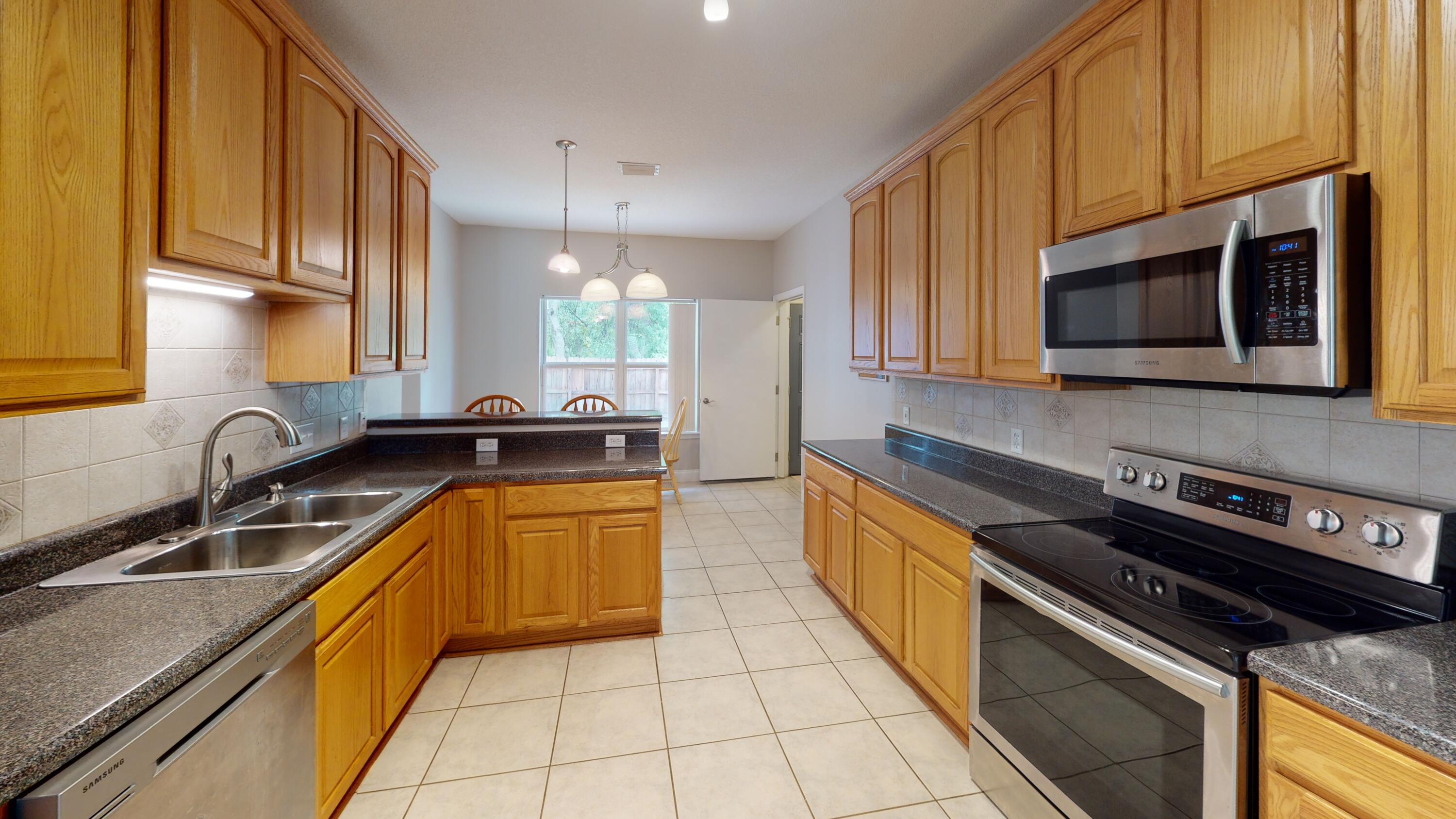 SMUGGLERS COVE - Residential