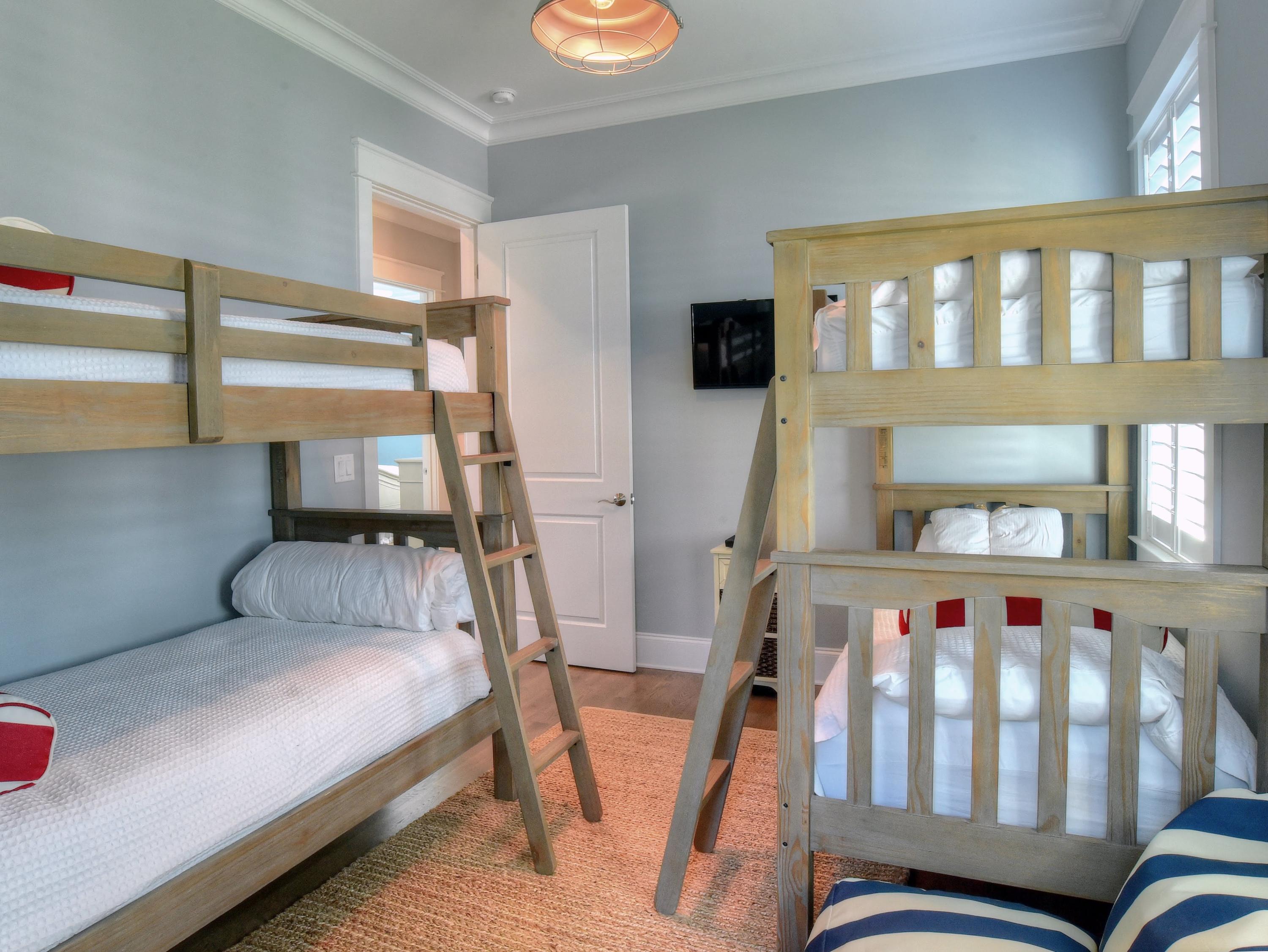 LAKESIDE AT BLUE MOUNTAIN BEACH - Residential